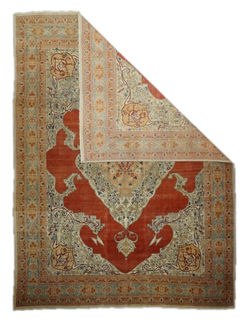 Tappeto antico Haji Jalili Tabriz 8'9'' x 12'1''.  I pezzi ben tessuti e finemente annodati dal 1890 al 1910, tessuti nell'omonimo laboratorio o dai suoi copisti, a Tabriz, in formati che vanno dalle stuoie ai tappeti giganti, con layout di
