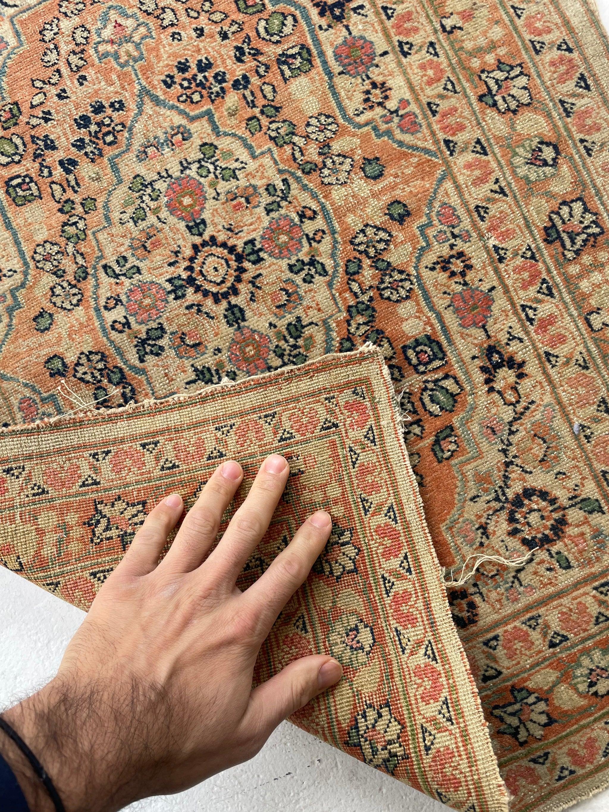 Tapis ancien Haji Jalili Tabriz, A.I.C., c. 1920-30's Bon état - En vente à Milwaukee, WI
