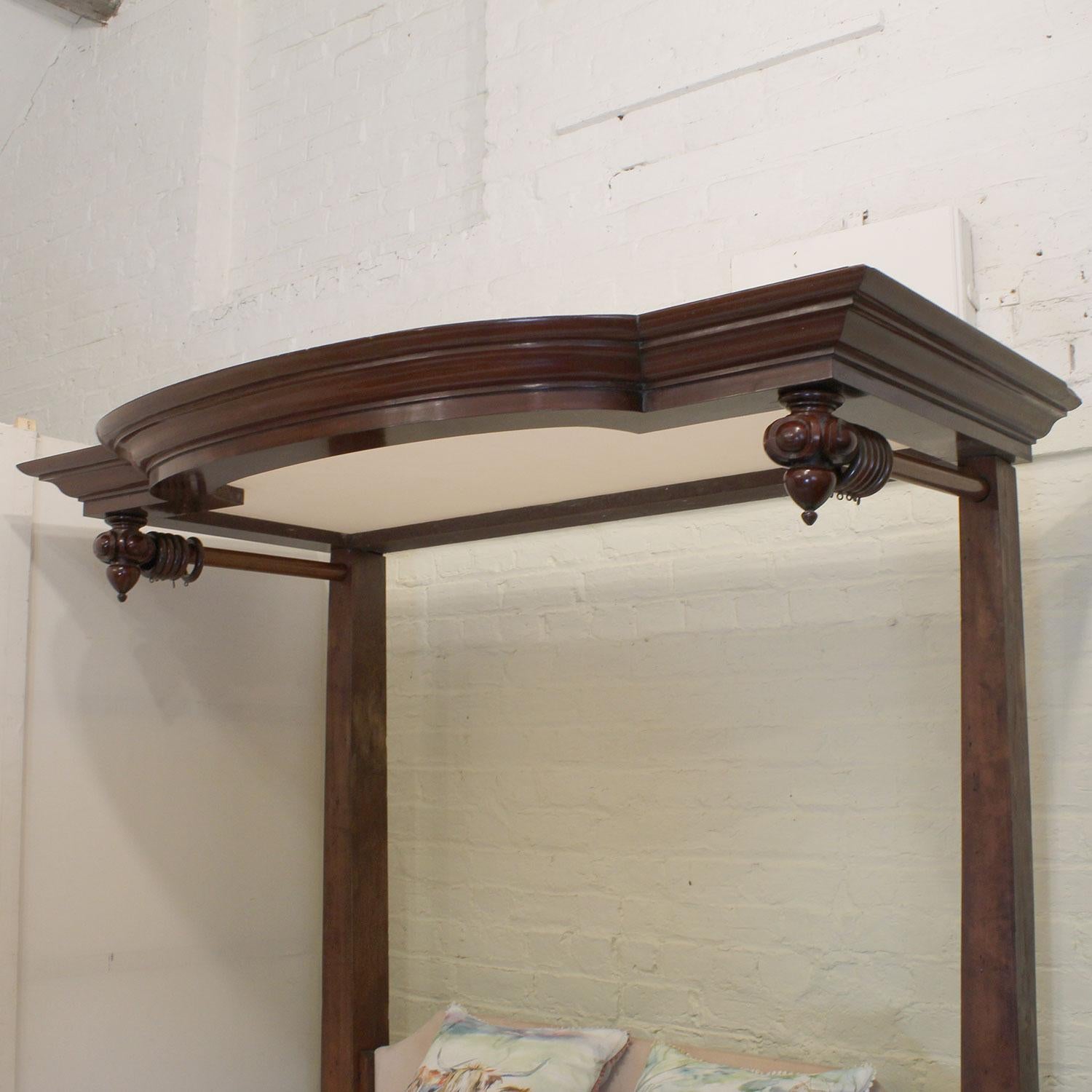 English Antique Half Tester Bed in Mahogany, M4P13 For Sale