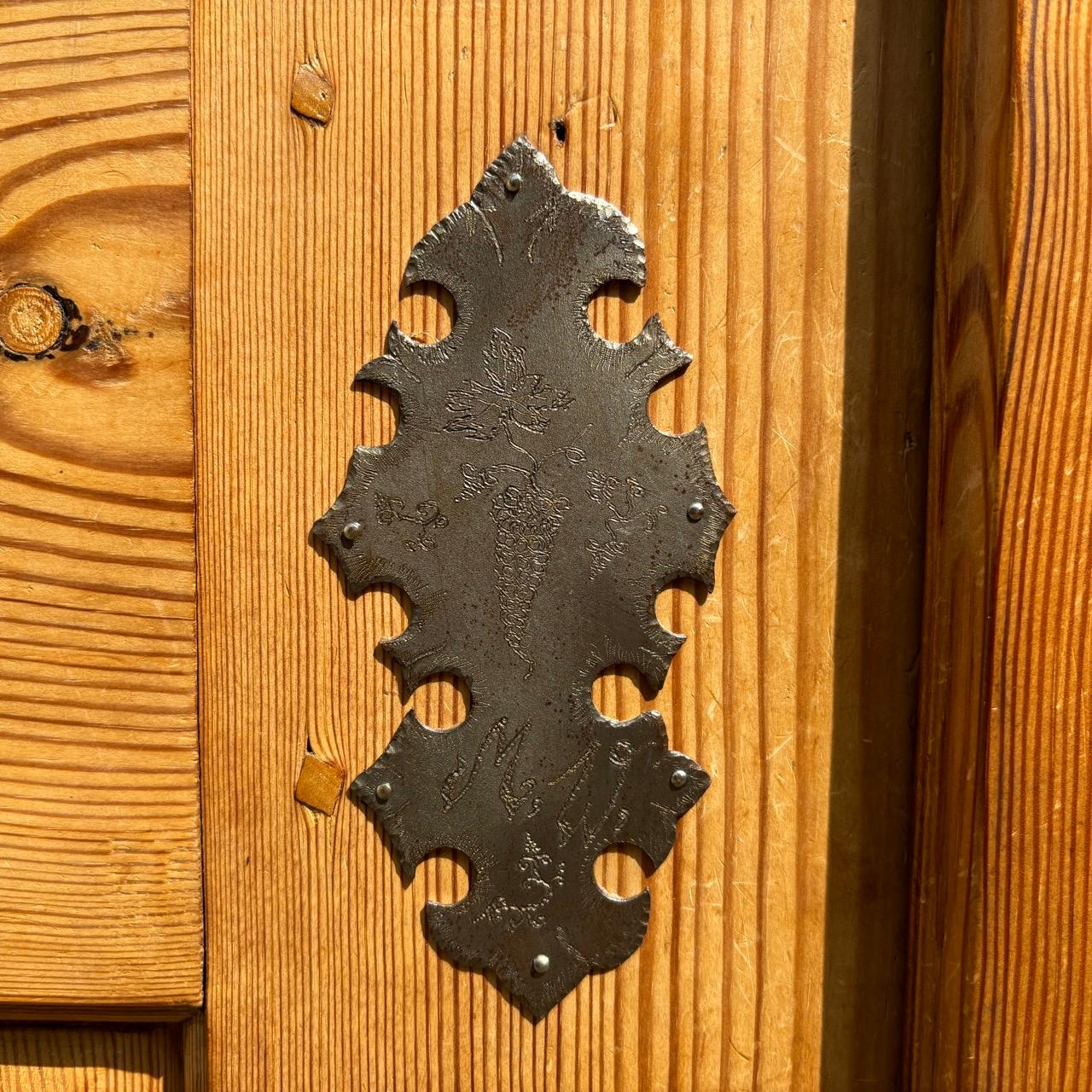 Armadio antico per l'ingresso  Barocco del XVIII secolo  Legno dolce in vendita 7