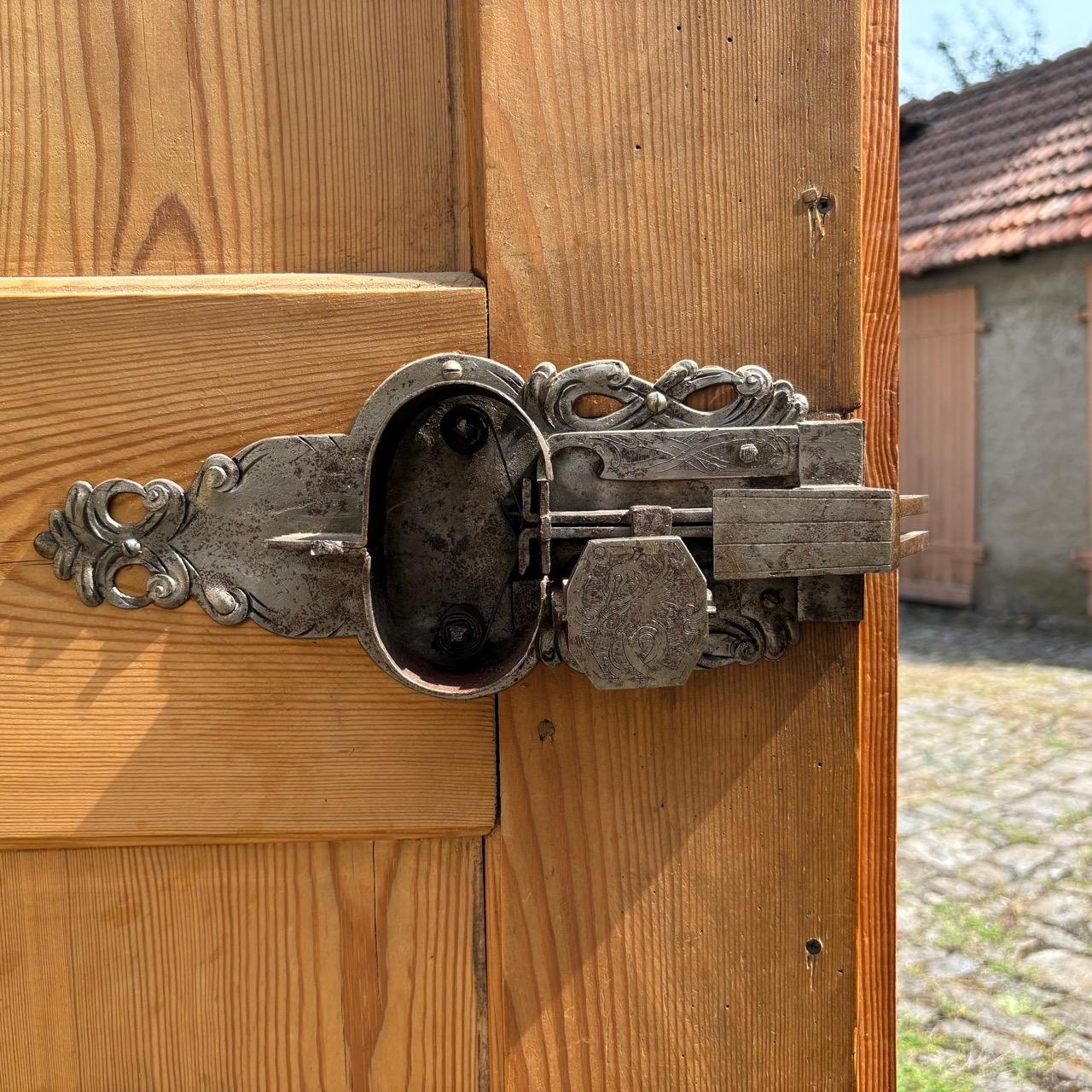 Armadio antico per l'ingresso  Barocco del XVIII secolo  Legno dolce in vendita 9