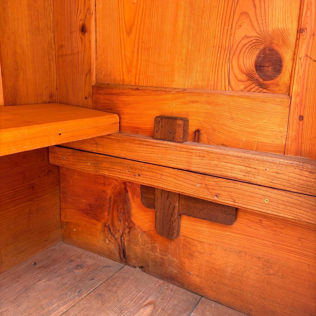 Armadio antico per l'ingresso  Barocco del XVIII secolo  Legno dolce in vendita 13