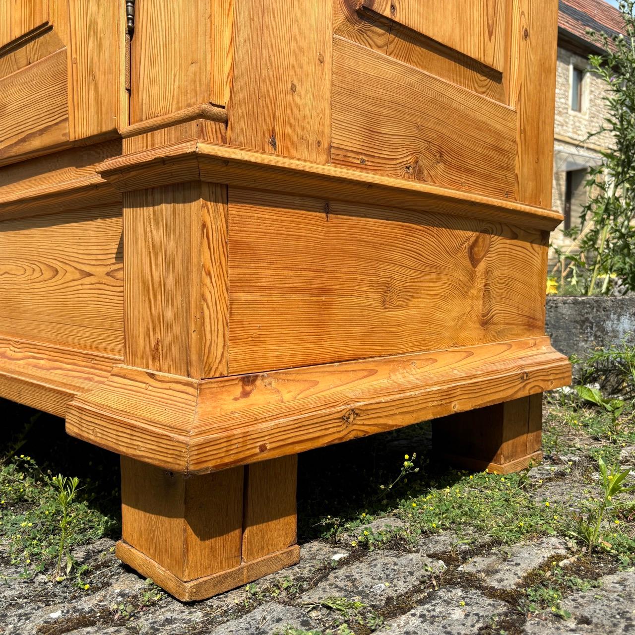 Armadio antico per l'ingresso  Barocco del XVIII secolo  Legno dolce in vendita 2