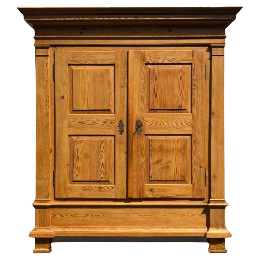 Armario de recibidor antiguo  Barroco siglo XVIII  Madera blanda