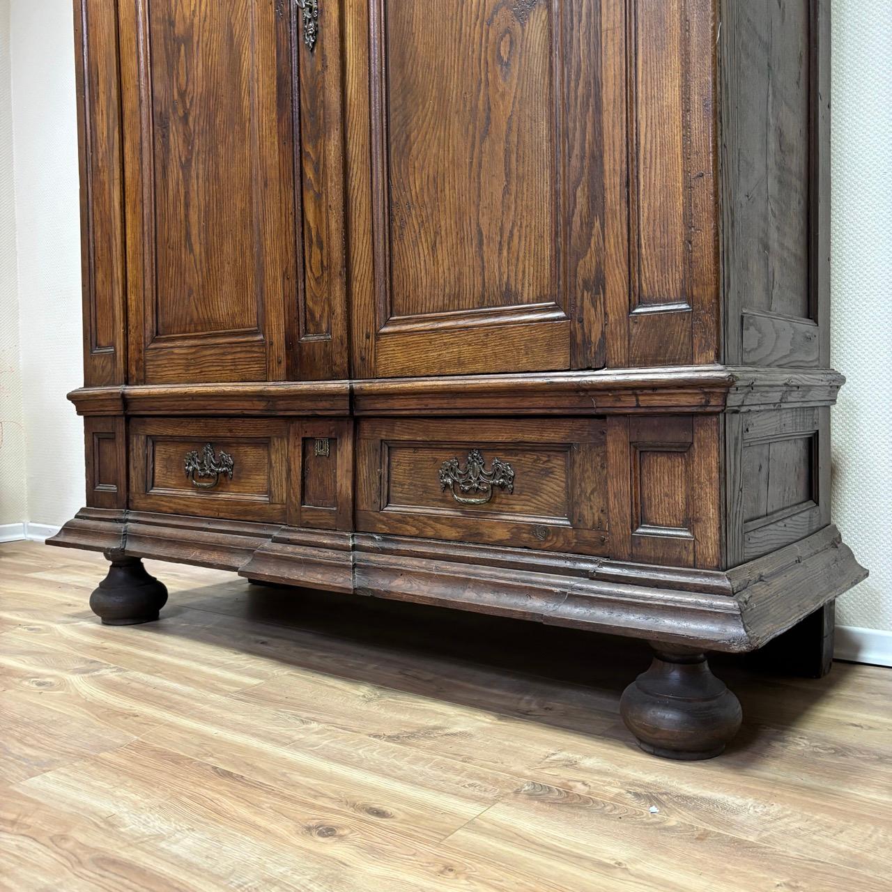 Early 18th Century Antique hall cupboard  Baroque around 1700  Oak  Original lock & fittings