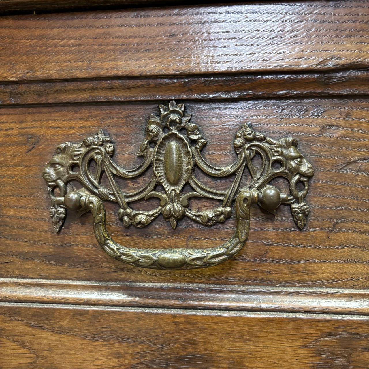 Antique hall cupboard  Baroque around 1700  Oak  Original lock & fittings 2