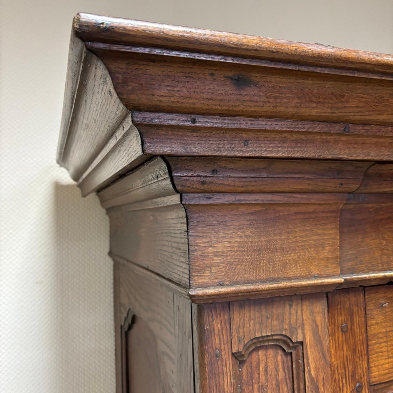 Antique hall cupboard  Baroque around 1700  Oak  Original lock & fittings 4