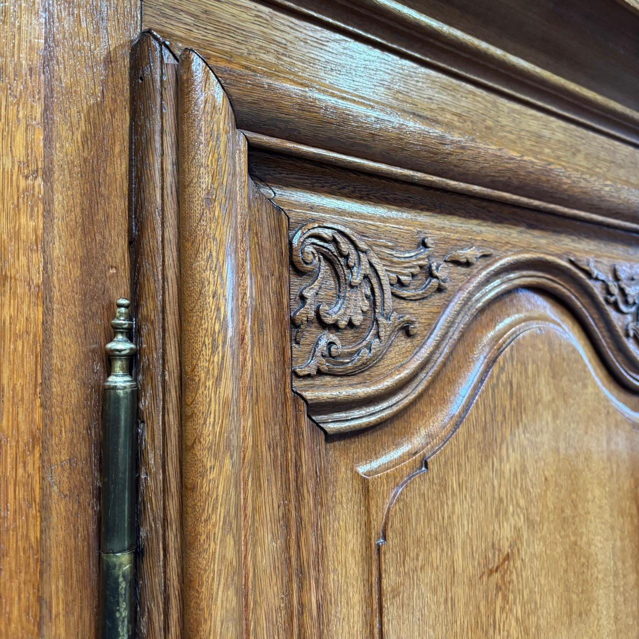 Antique Cupboard pour hall d'entrée  France 18e siècle  Louis Seize  12 coffres en vente 5