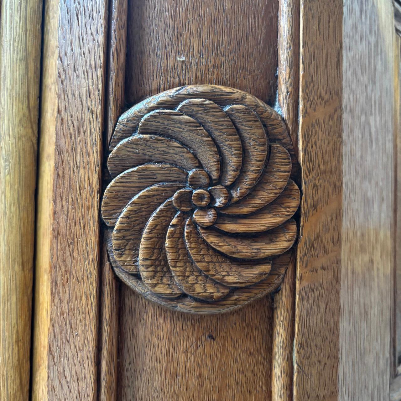 Antique Cupboard pour hall d'entrée  France 18e siècle  Louis Seize  12 coffres en vente 8
