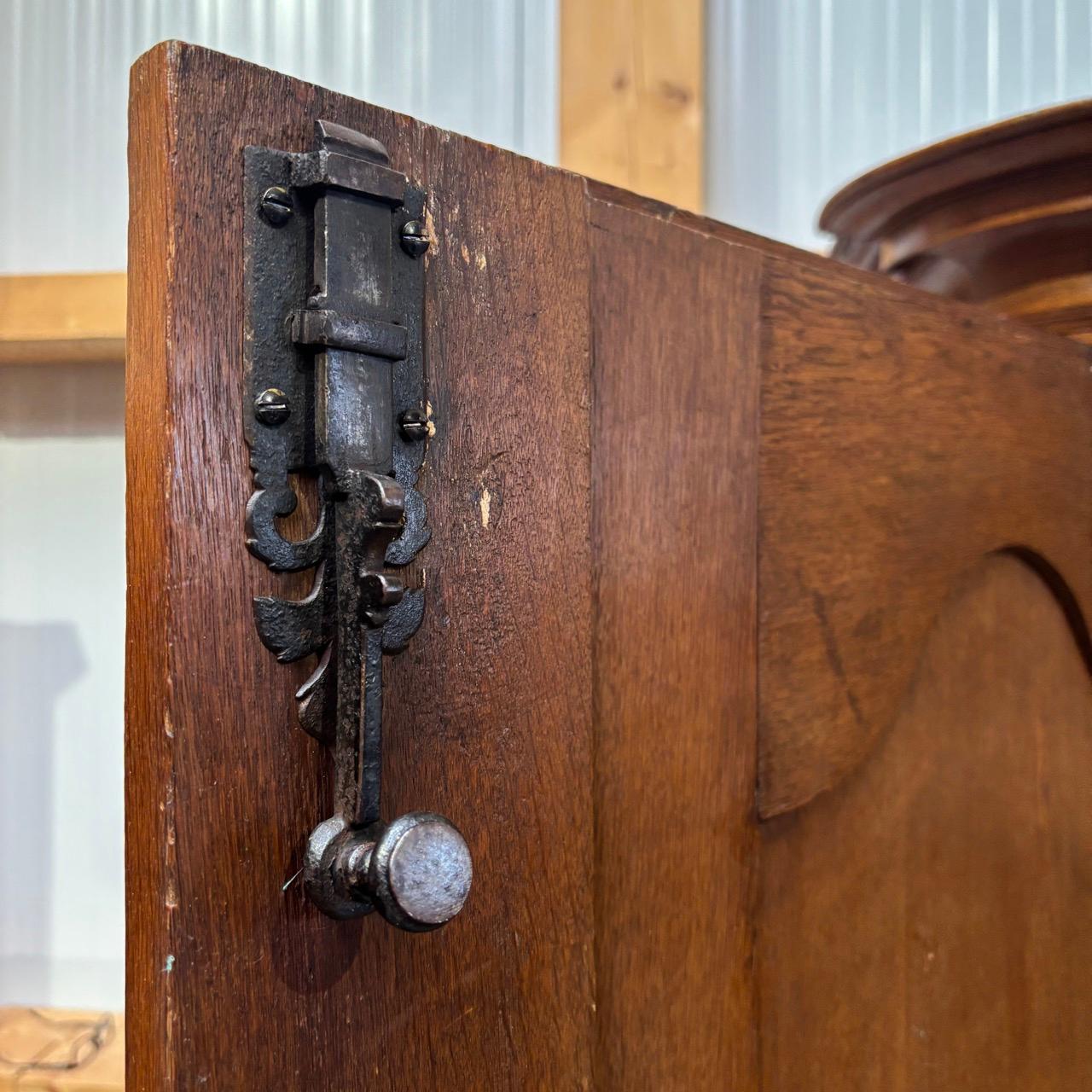 Antique Cupboard pour hall d'entrée  France 18e siècle  Louis Seize  12 coffres en vente 11