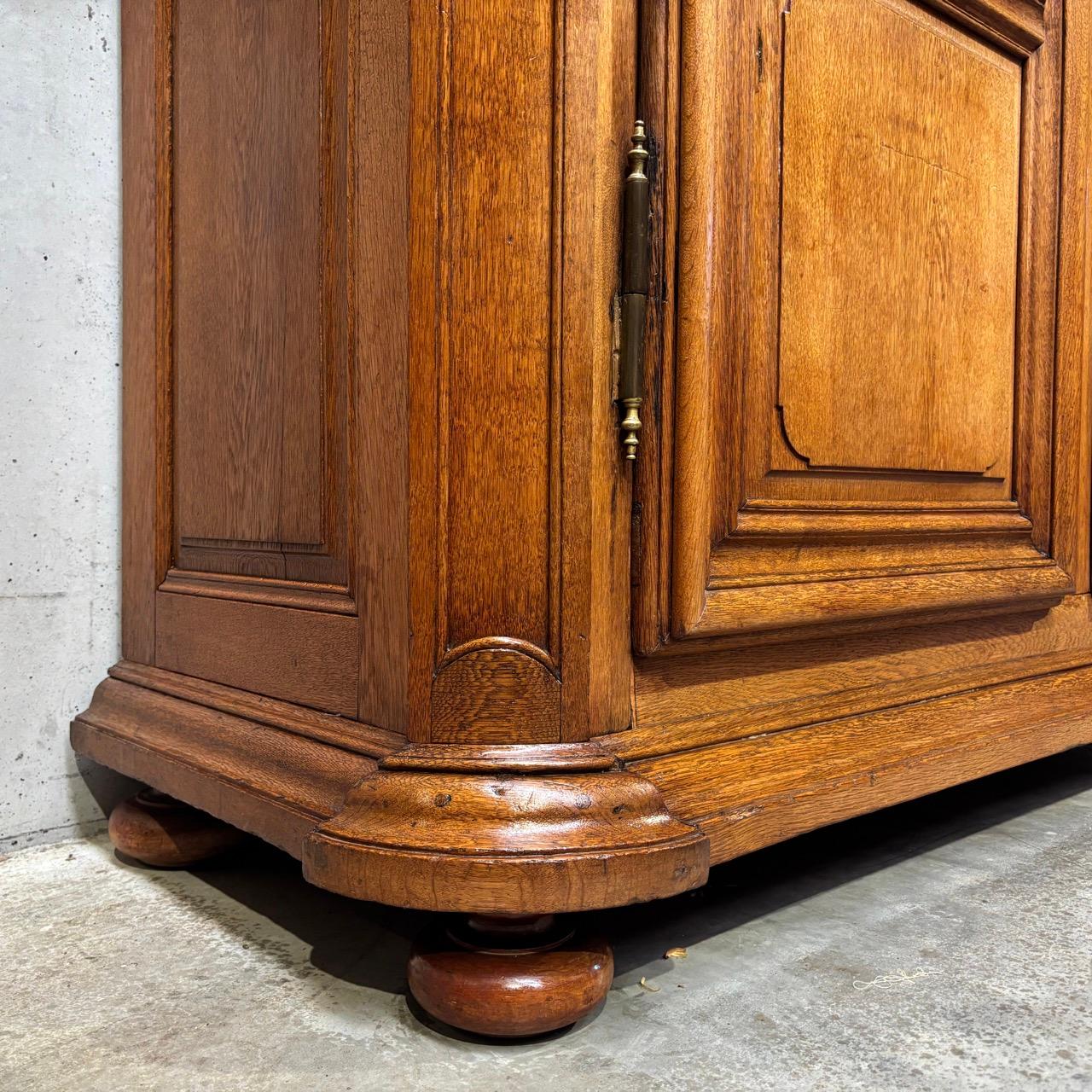 Antique Cupboard pour hall d'entrée  France 18e siècle  Louis Seize  12 coffres Bon état - En vente à Würzburg, DE