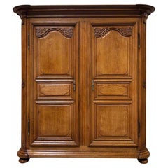 Antique Cupboard pour hall d'entrée  France 18e siècle  Louis Seize  12 coffres