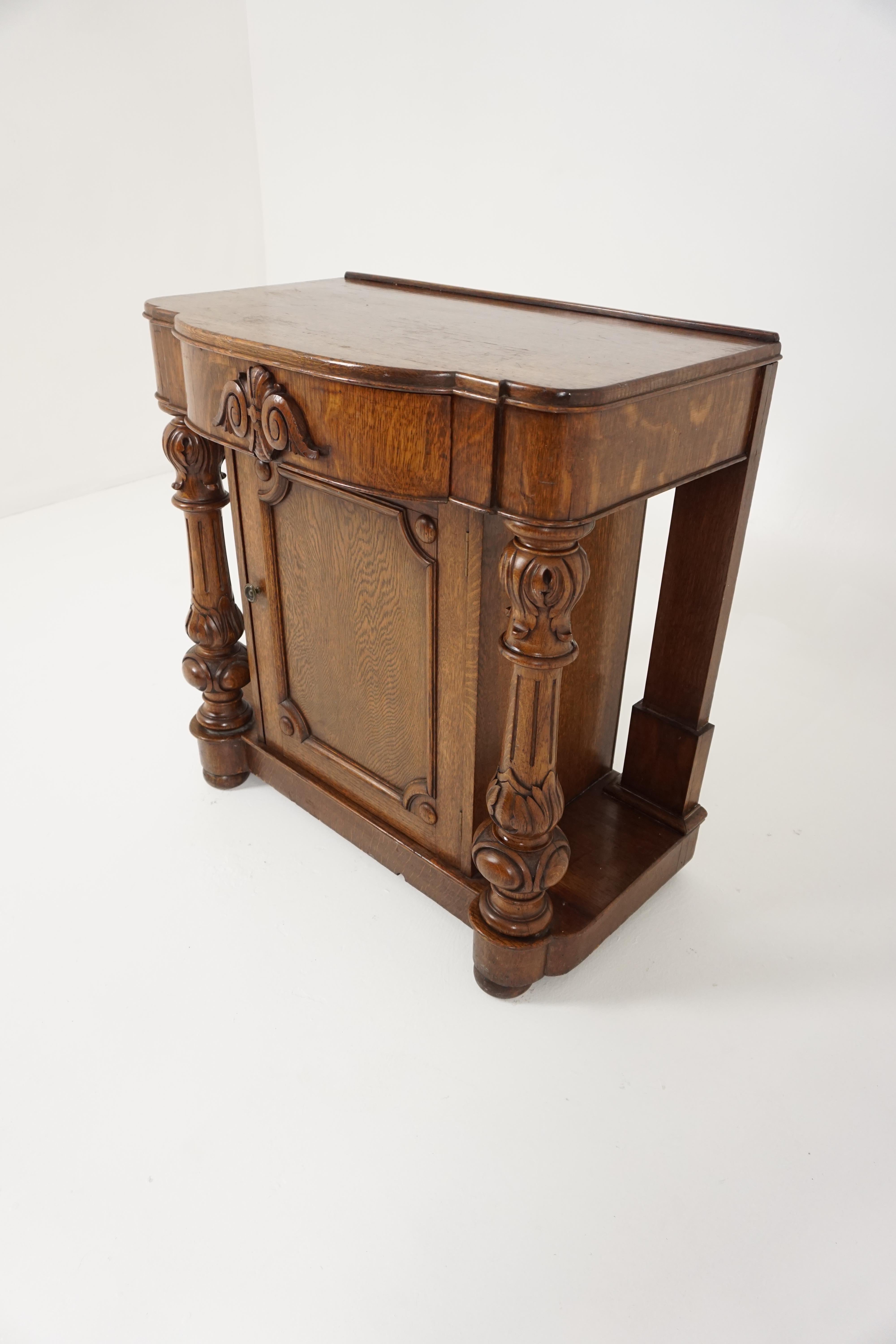 Hand-Crafted Antique Hall Table, Victorian Carved Tiger Oak End Table, Scotland, 1920