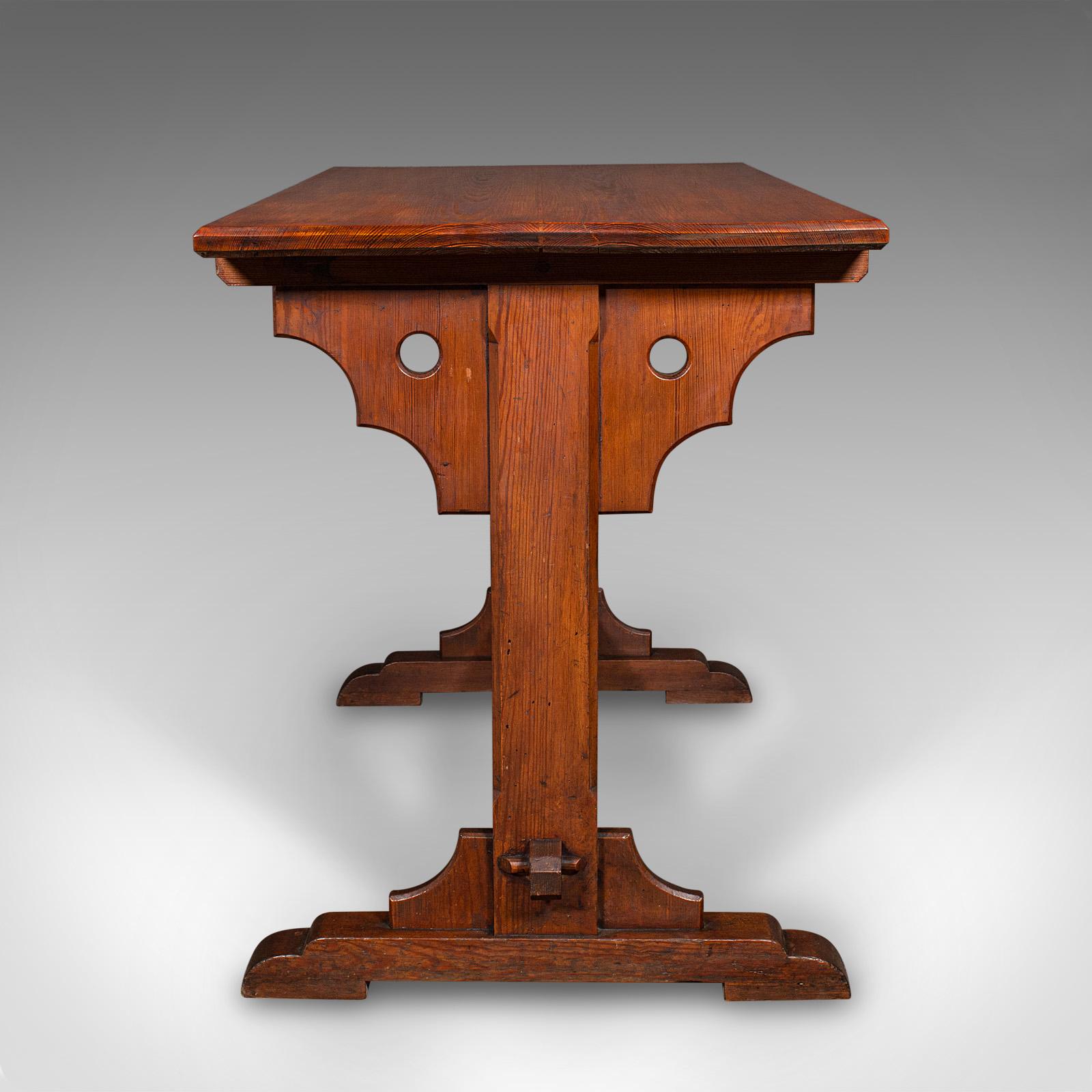 Table d'entrée victorienne, pin pichet, cuisine, ecclésiastique, vers 1870 Bon état - En vente à Hele, Devon, GB