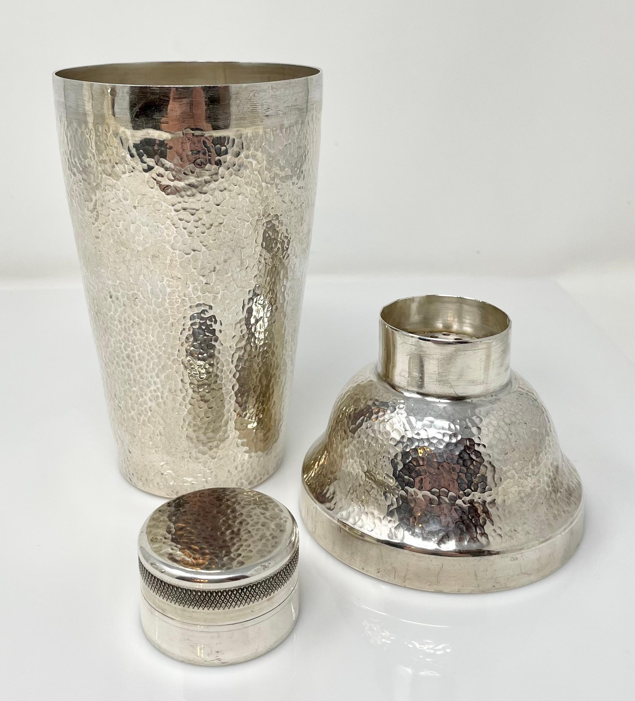 Antique heavy Columbian sterling silver (90%) hammered cocktail shaker, circa 1900-1910. Handmade and hallmarked, 13.20 troy ounces.