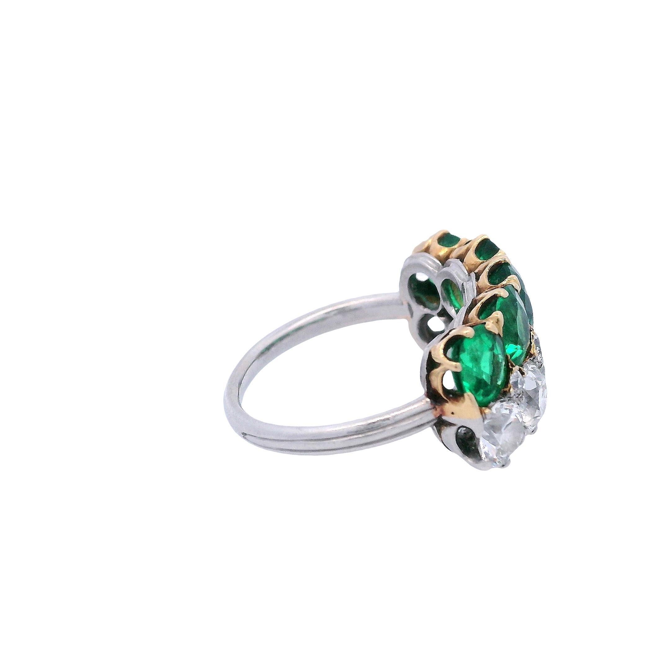 Antique Hallmarked Platinum & 18kt Gold Ring with Colombian Emeralds and VVS Old in vendita 1
