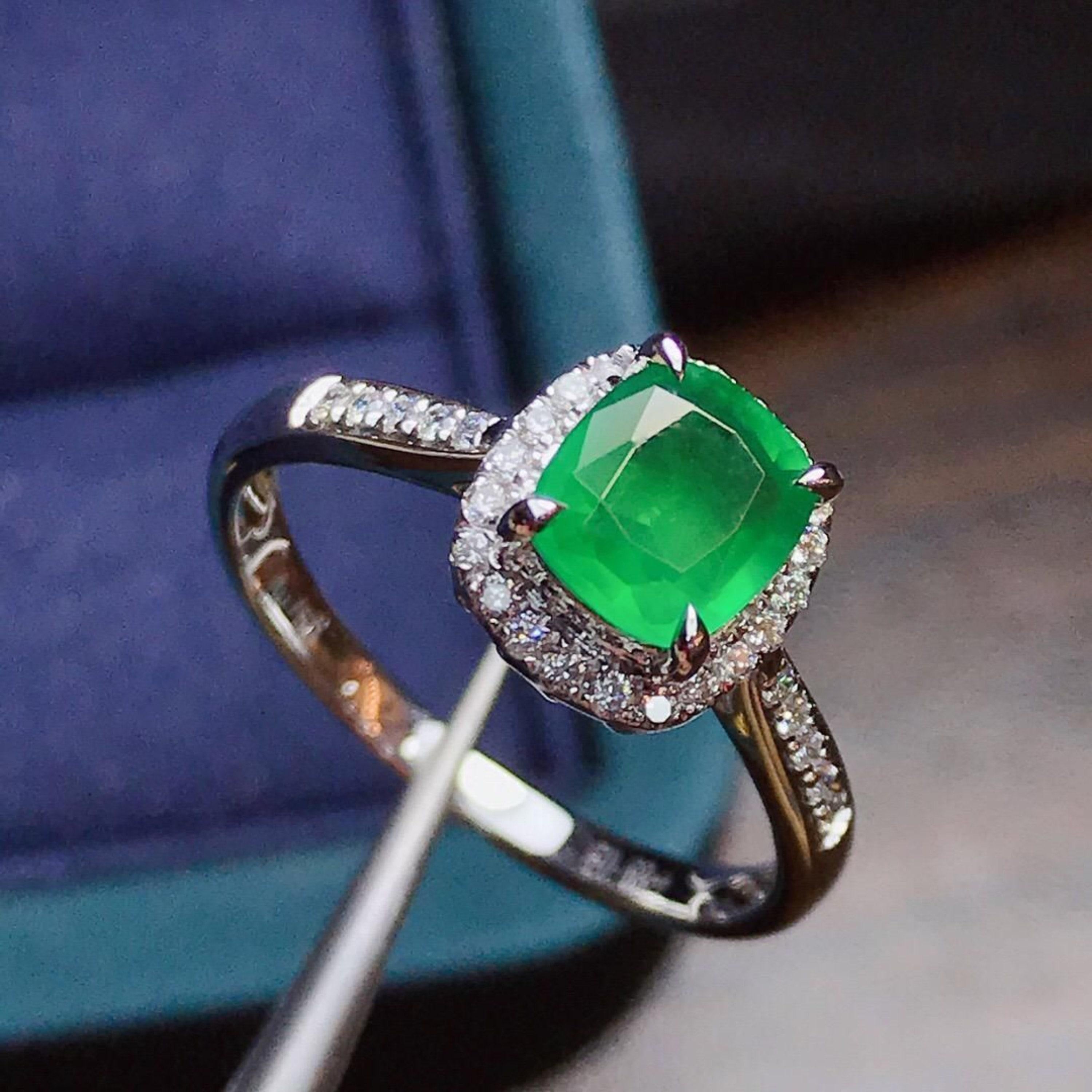 in vendita:  Anello di fidanzamento antico in oro 18 carati con smeraldo naturale e diamanti in stile Art Déco 3