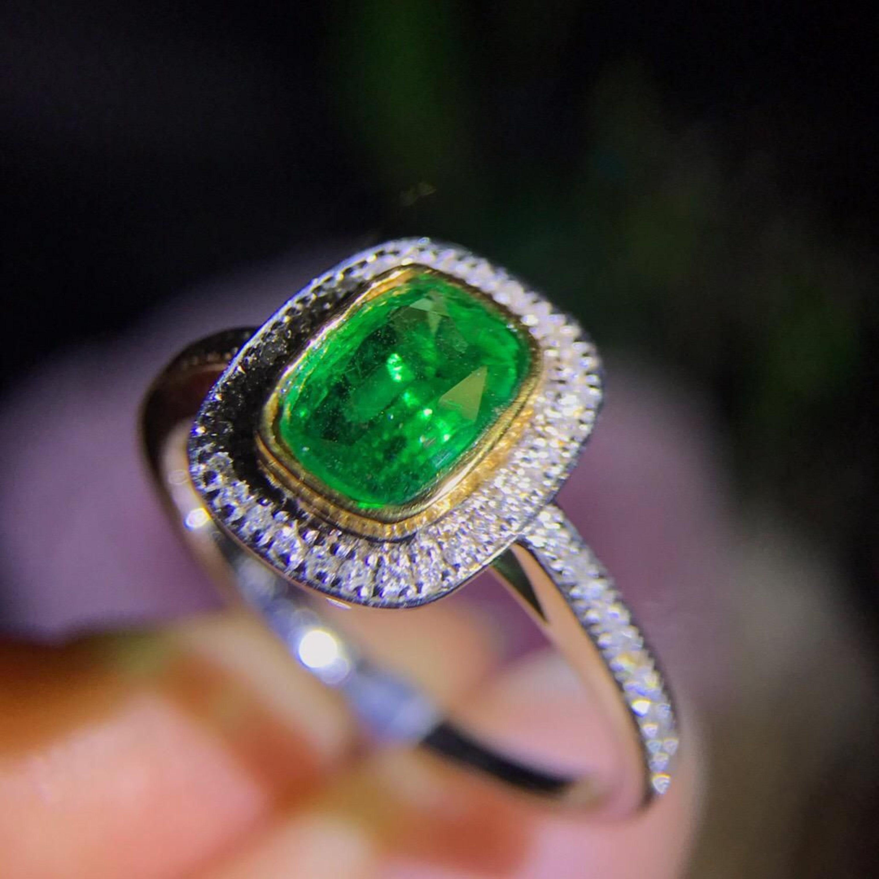 in vendita:  Anello di fidanzamento antico in oro 18 carati con smeraldo naturale e diamanti in stile Art Déco 4