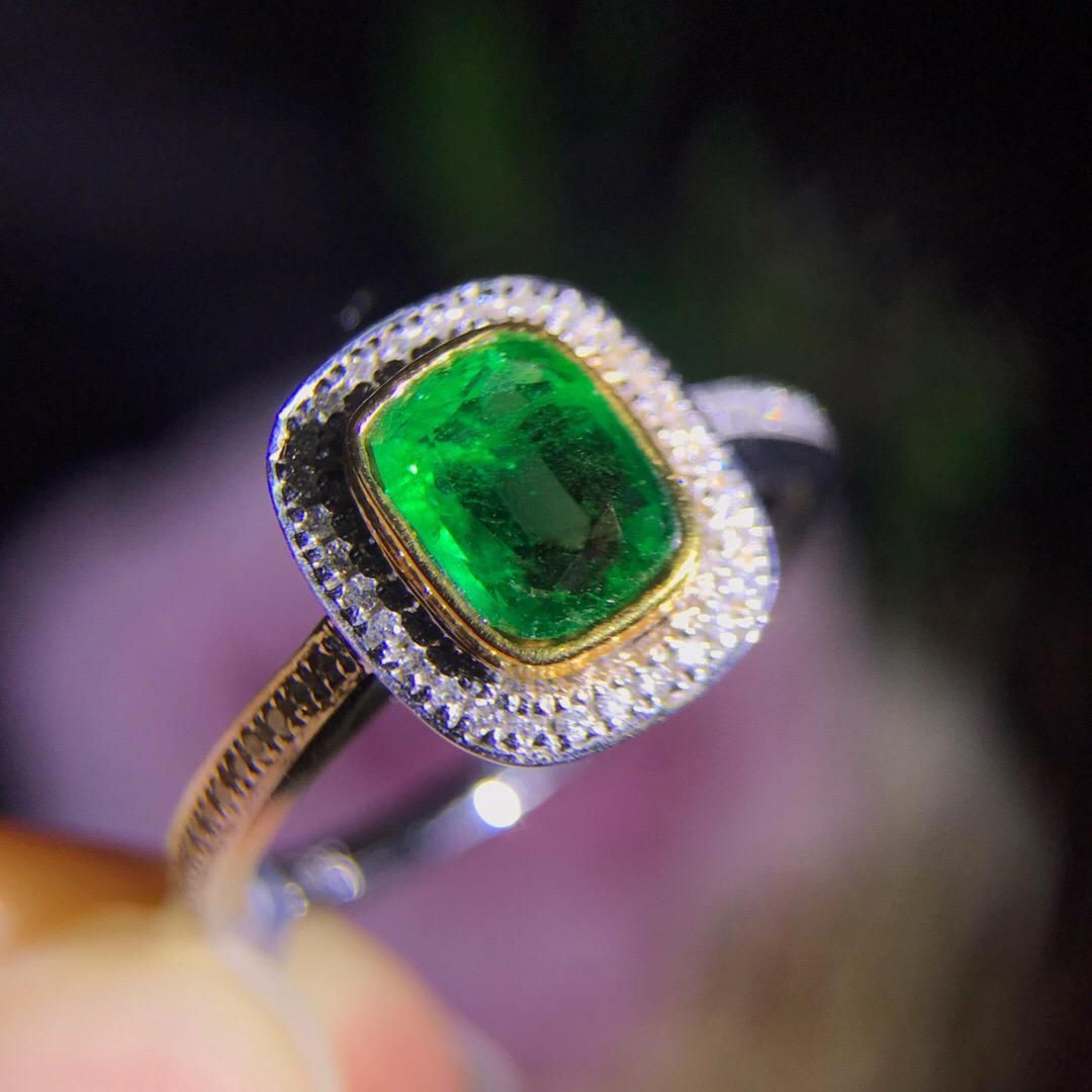 in vendita:  Anello di fidanzamento antico in oro 18 carati con smeraldo naturale e diamanti in stile Art Déco 5