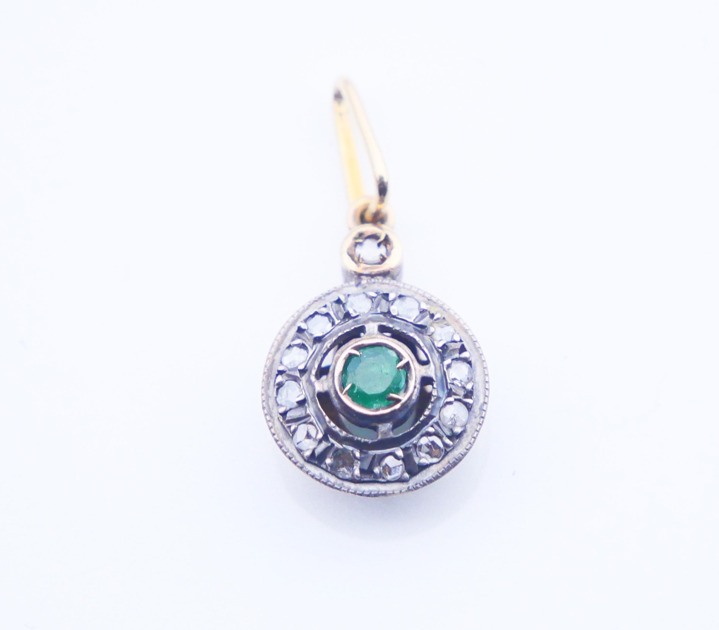 Antique Halo Pendant Emerald Diamond solid 14K Gold / 2.25gr For Sale 1