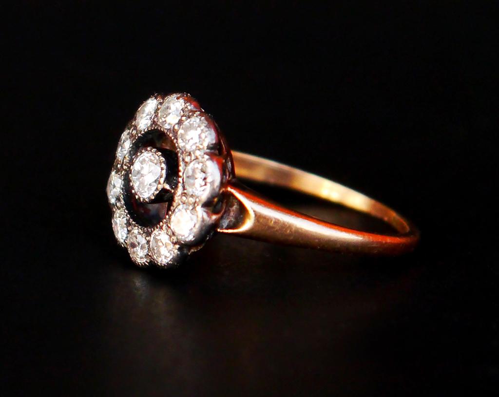 Women's Antique Halo Ring 0.55 Diamonds solid 14K Gold 4.25US/ 2gr For Sale