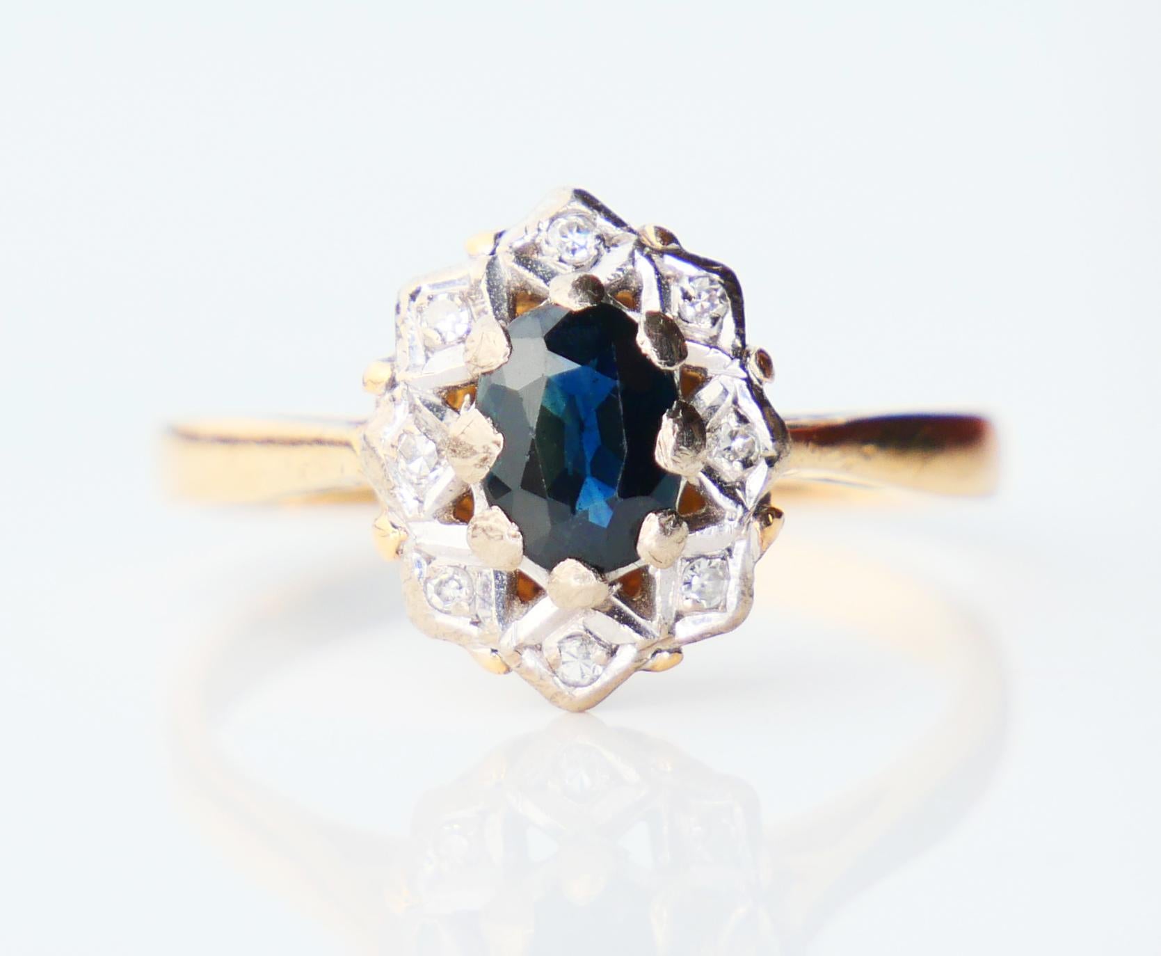 Beautiful old Halo Ring, band in solid 18K Yellow Gold and top of the crown in
Platinum with natural Greenish Blue Sapphire and eight old European cut Diamonds .

Hallmarked 18ct , hand - made ca. 1920 -1930s

Floret/ crown measures Ø 11 mm x 9 mm x