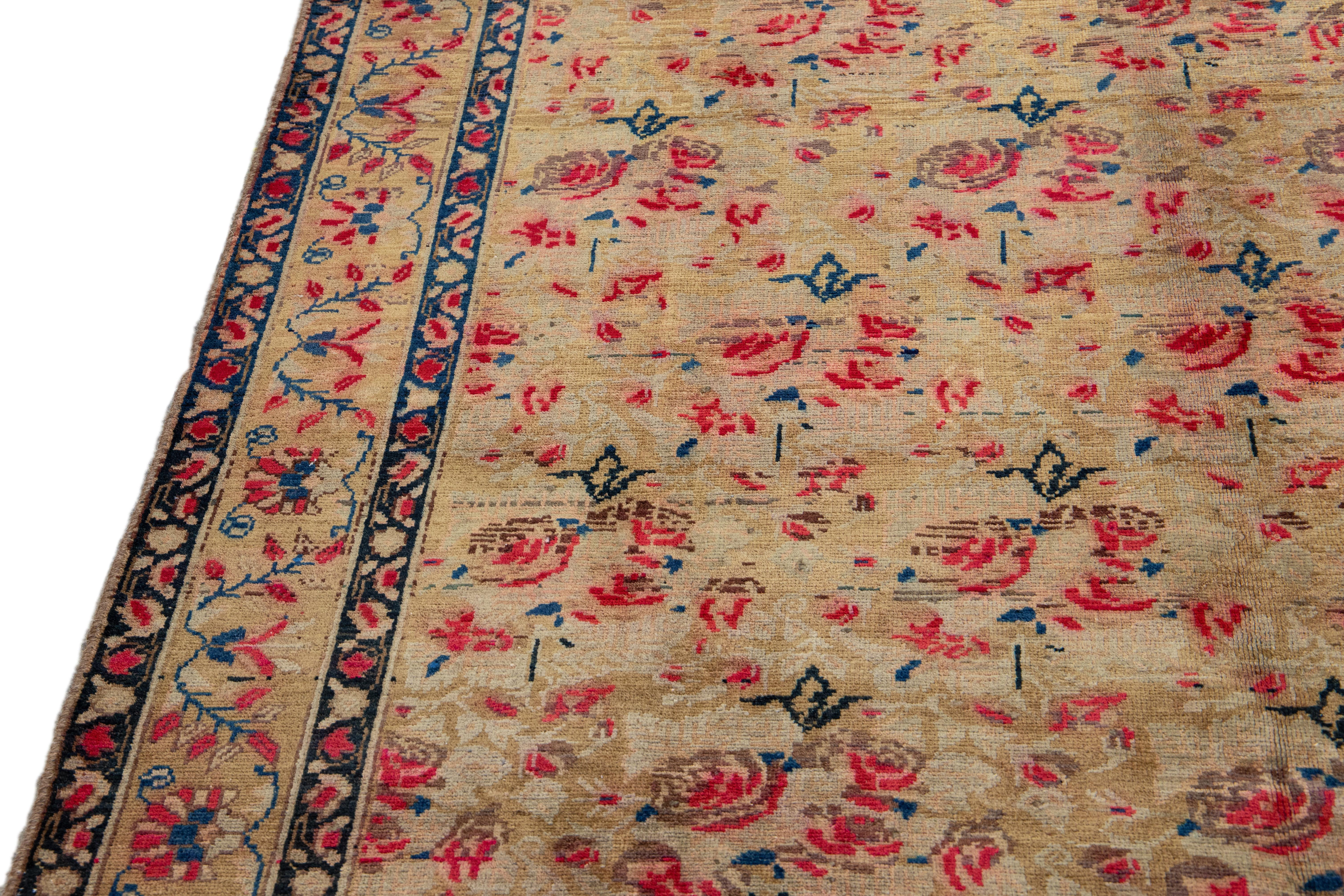 Tapis ancien en laine marron Hamadan à motifs floraux faits à la main en vente 3