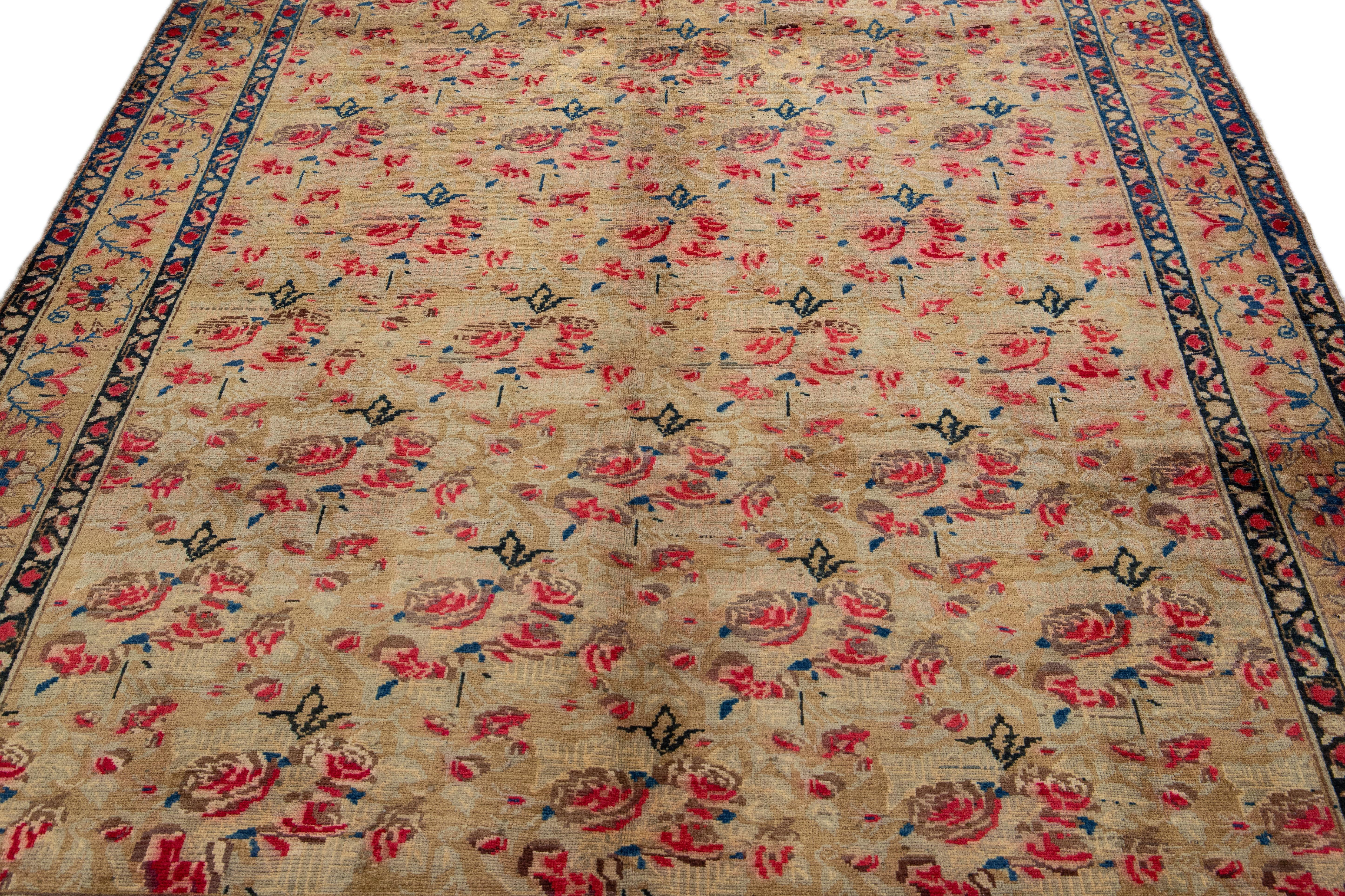 Islamique Tapis ancien en laine marron Hamadan à motifs floraux faits à la main en vente