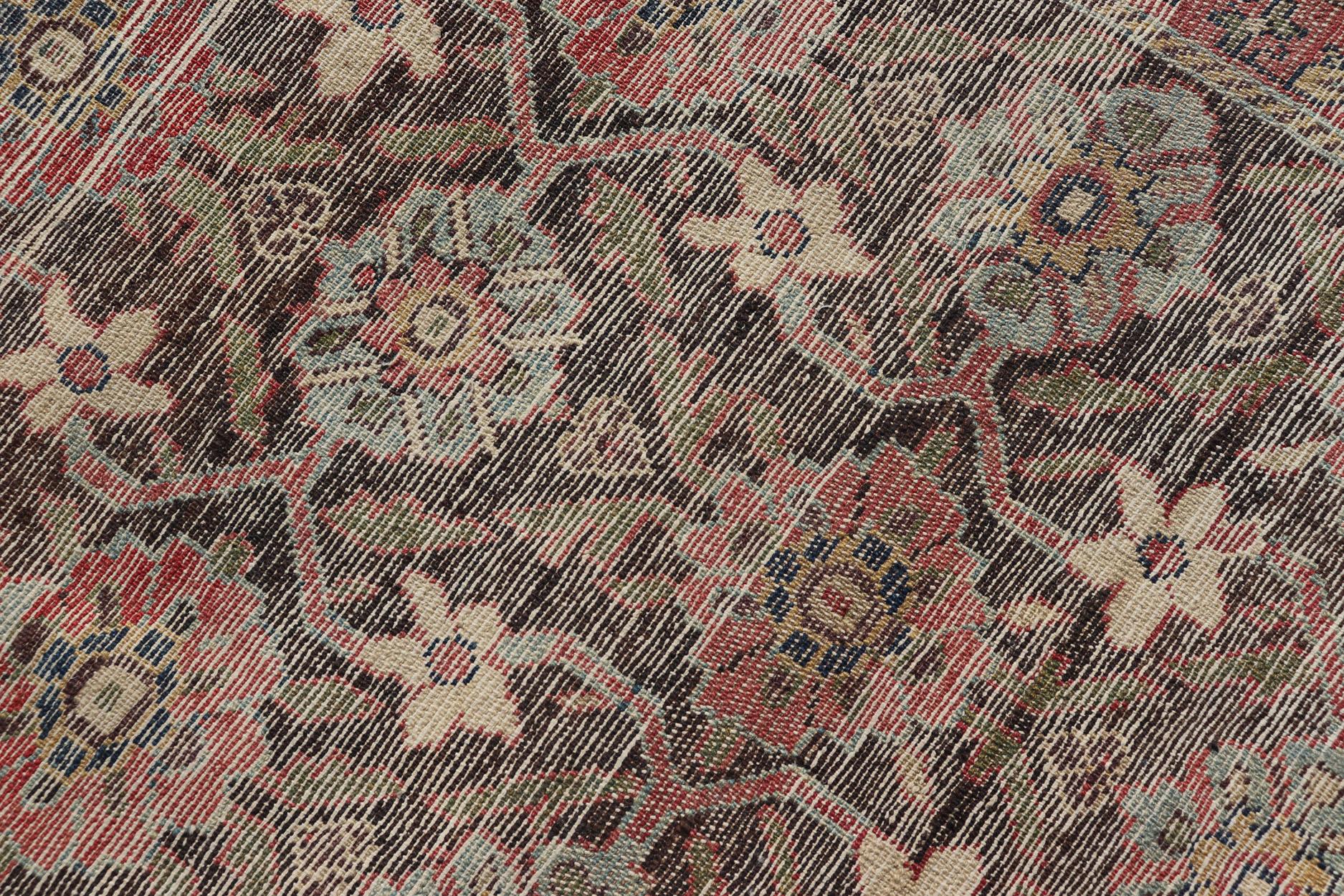 Antiquity Hamadan Gallery Rug in Wool with Sub-Geometric Design on Brown Field (Tapis ancien de la galerie de Hamadan en laine avec un design sub-géométrique sur fond brun) en vente 4