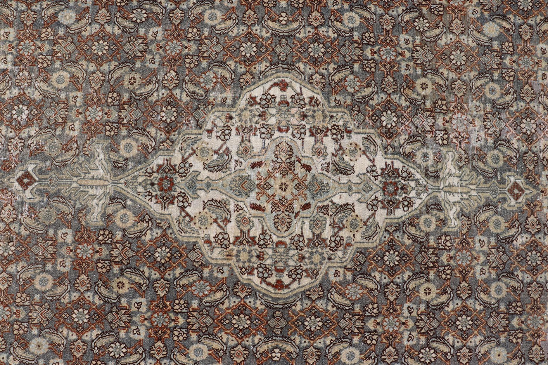 Antiker Hamadan-Galerie-Teppich mit subgeometrischem Design von Keivan Woven Arts im Angebot 2