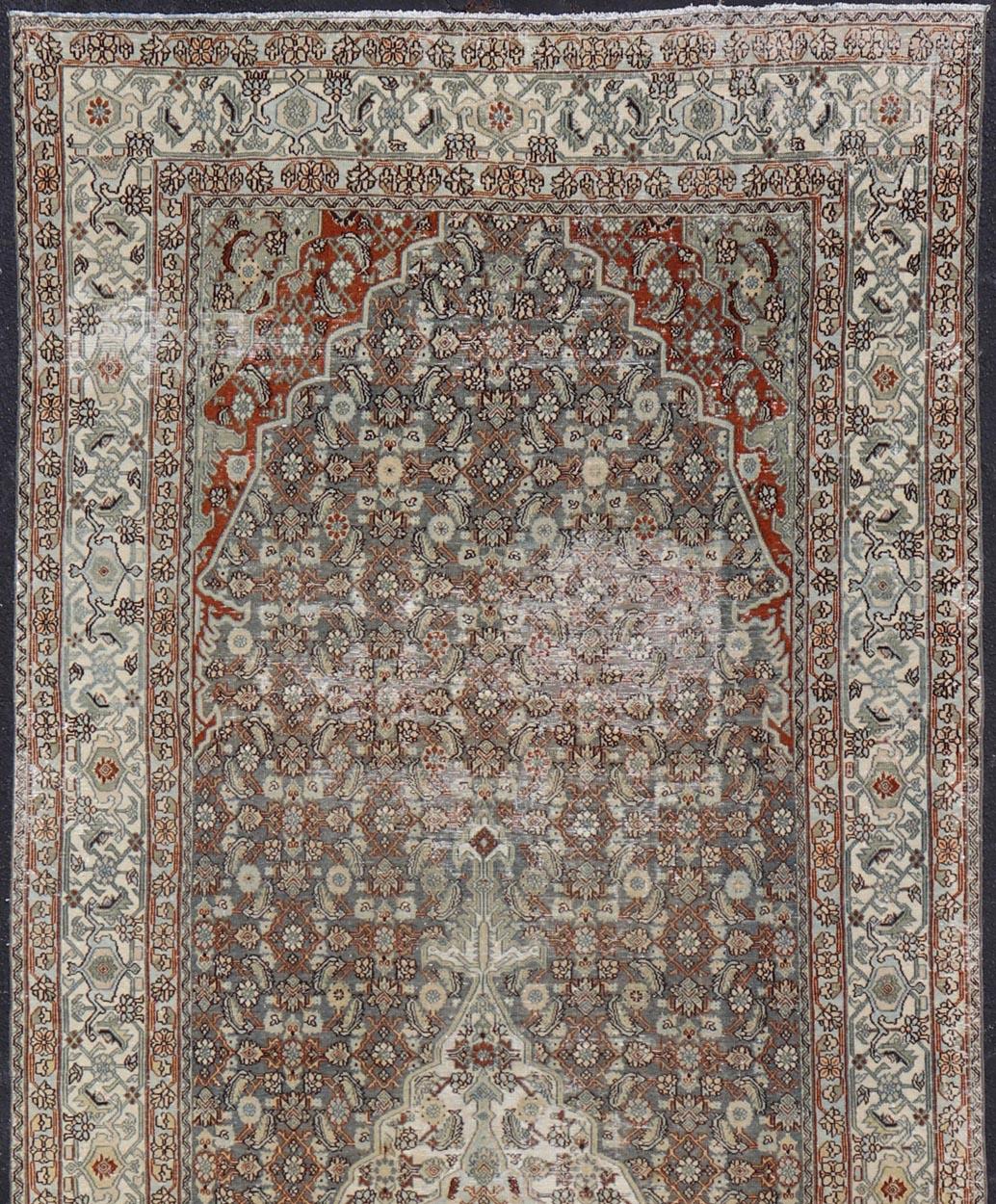 Antiker Hamadan-Galerie-Teppich mit subgeometrischem Design von Keivan Woven Arts (Handgeknüpft) im Angebot