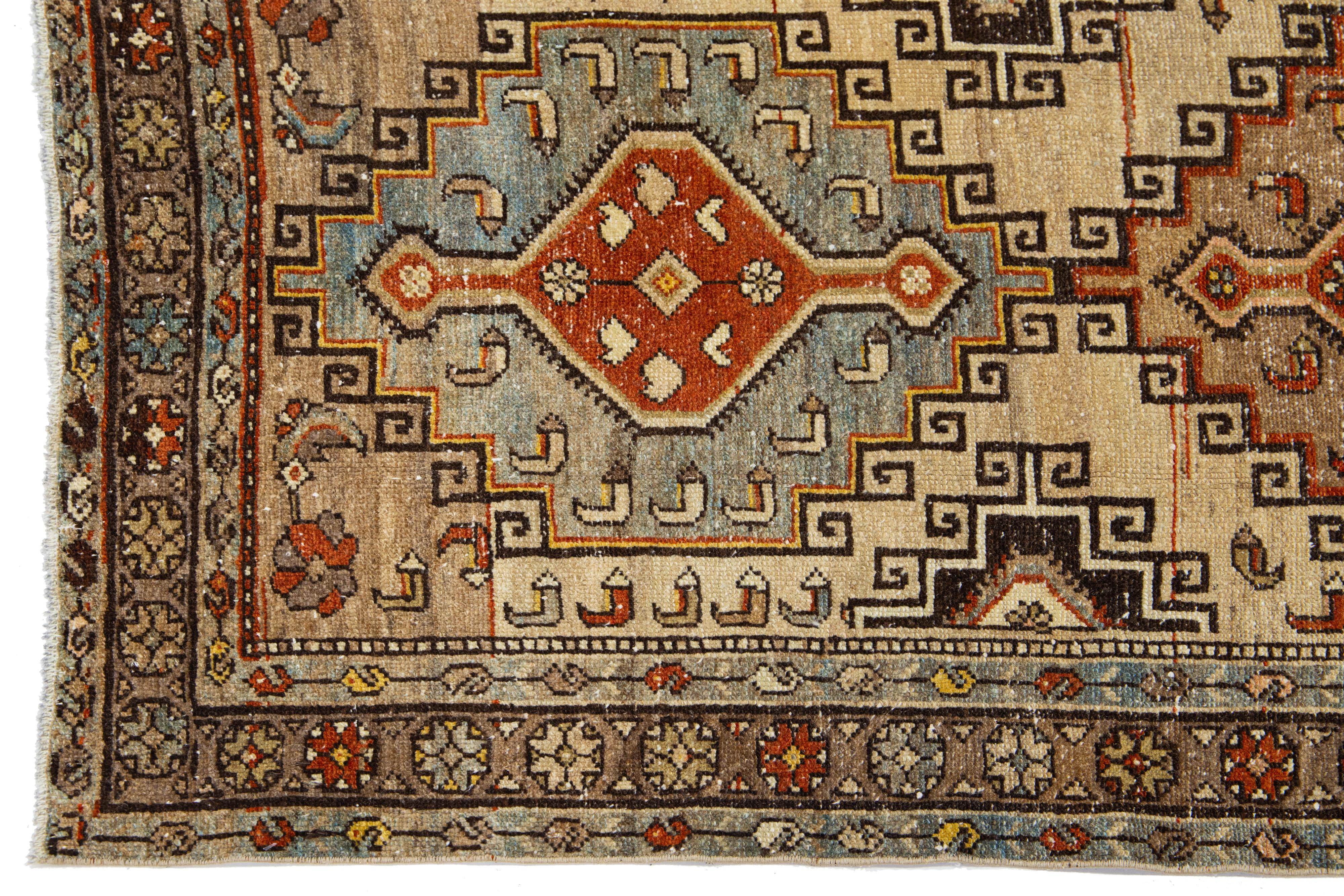 Antiker persischer Hamadan-Woll-Läufer aus Wolle mit mehrfarbigem Design  (Handgeknüpft) im Angebot