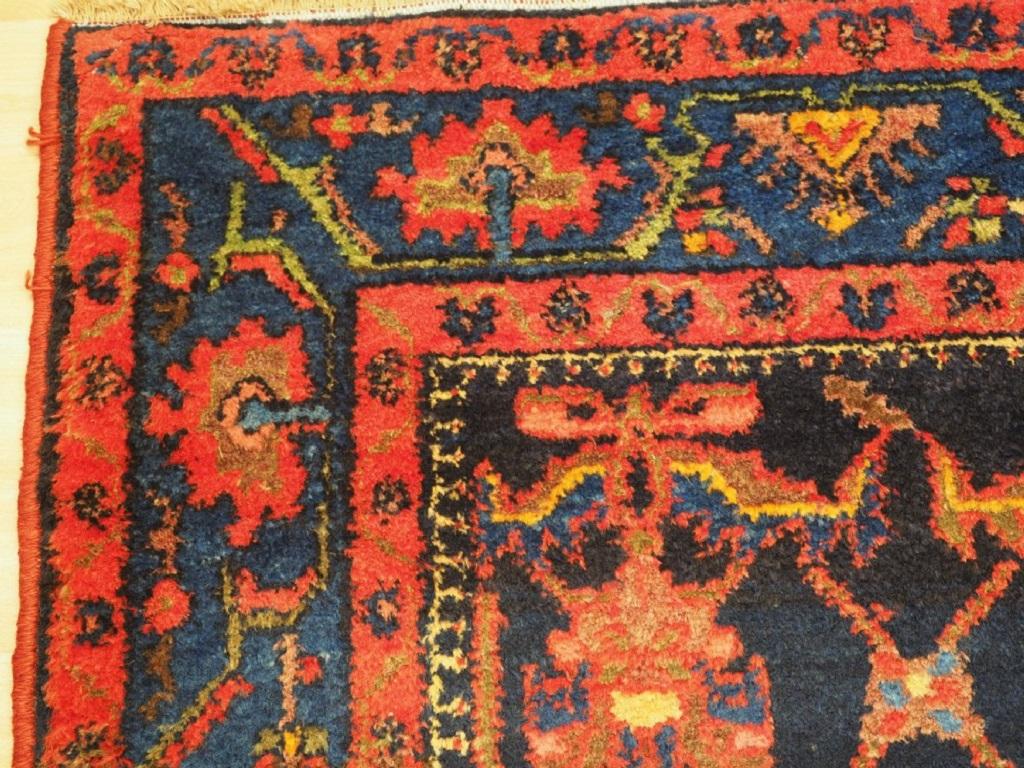 Antique Hamadan Region Borodjert Village Rug With Floral Design, Circa 1920 In Excellent Condition For Sale In Moreton-In-Marsh, GB