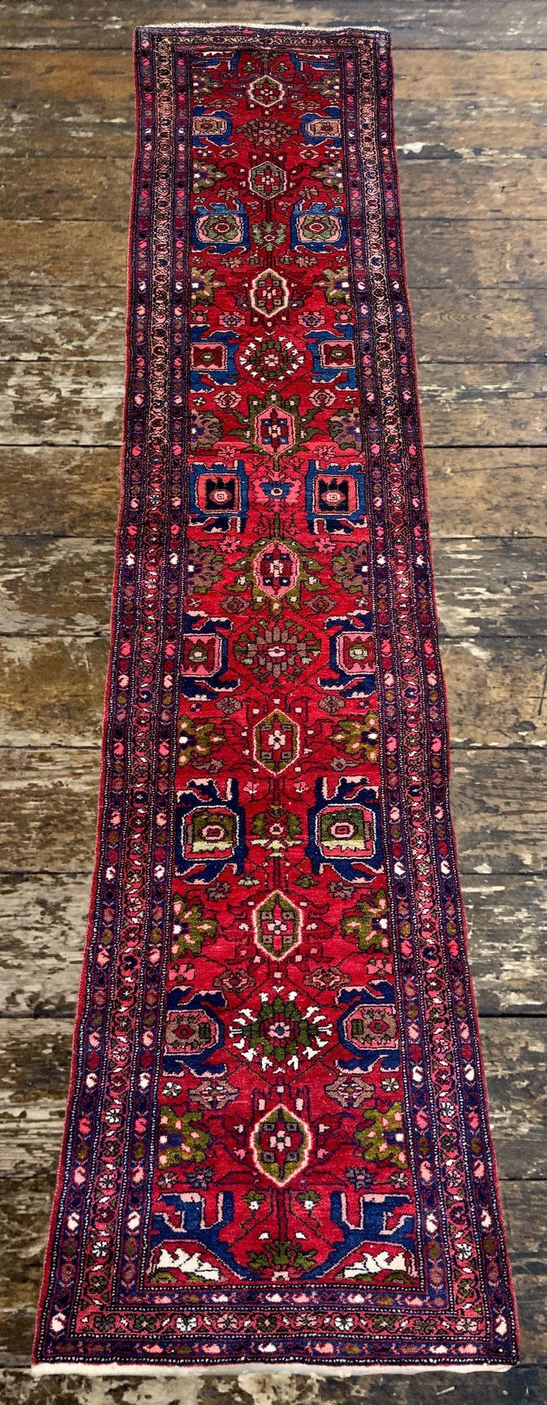 Antiker Hamadan-Läufer, 4,04 m x 0,84 m, antik (Frühes 20. Jahrhundert) im Angebot