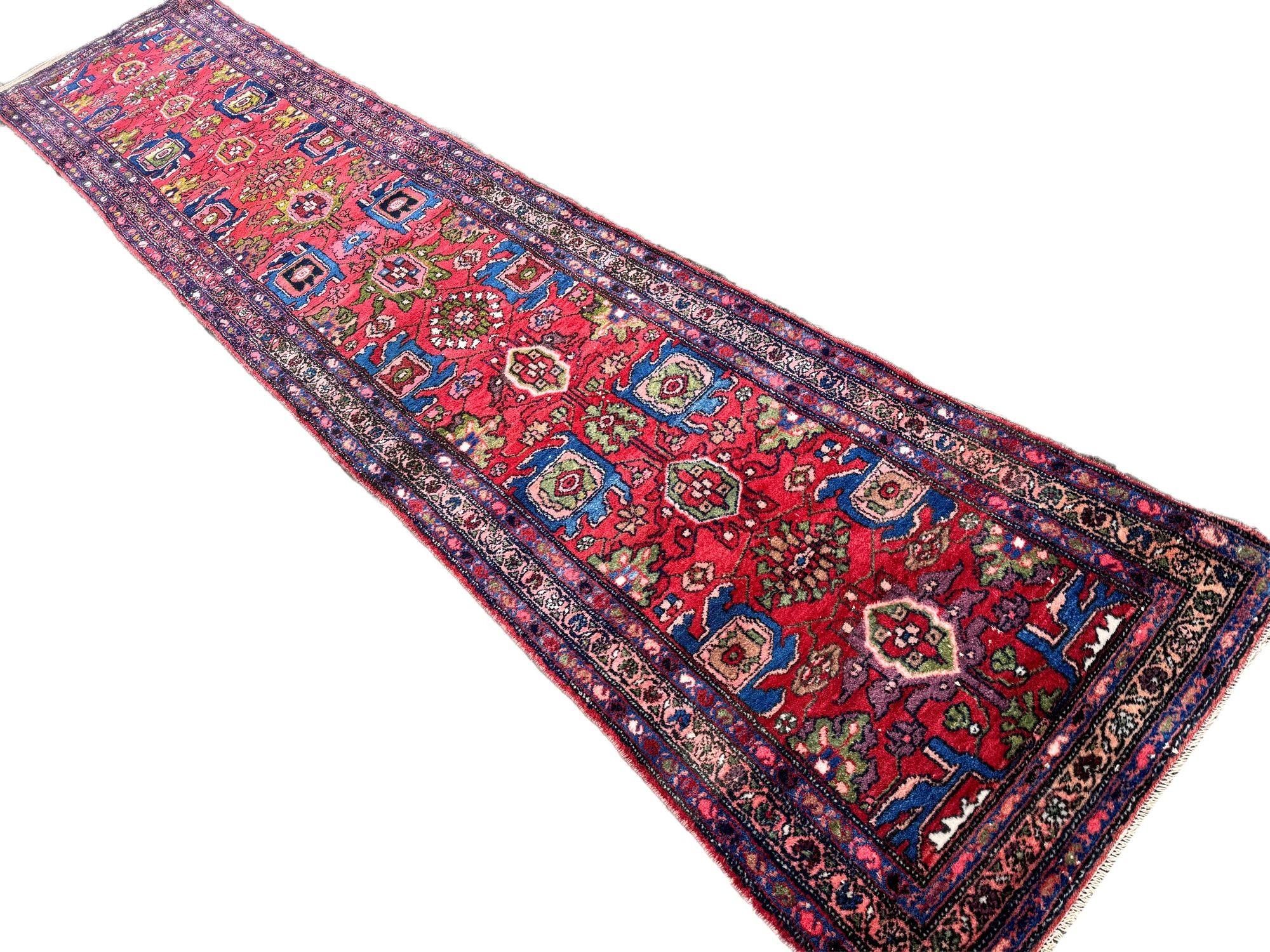 Antiker Hamadan-Läufer, 4,04 m x 0,84 m, antik (Wolle) im Angebot