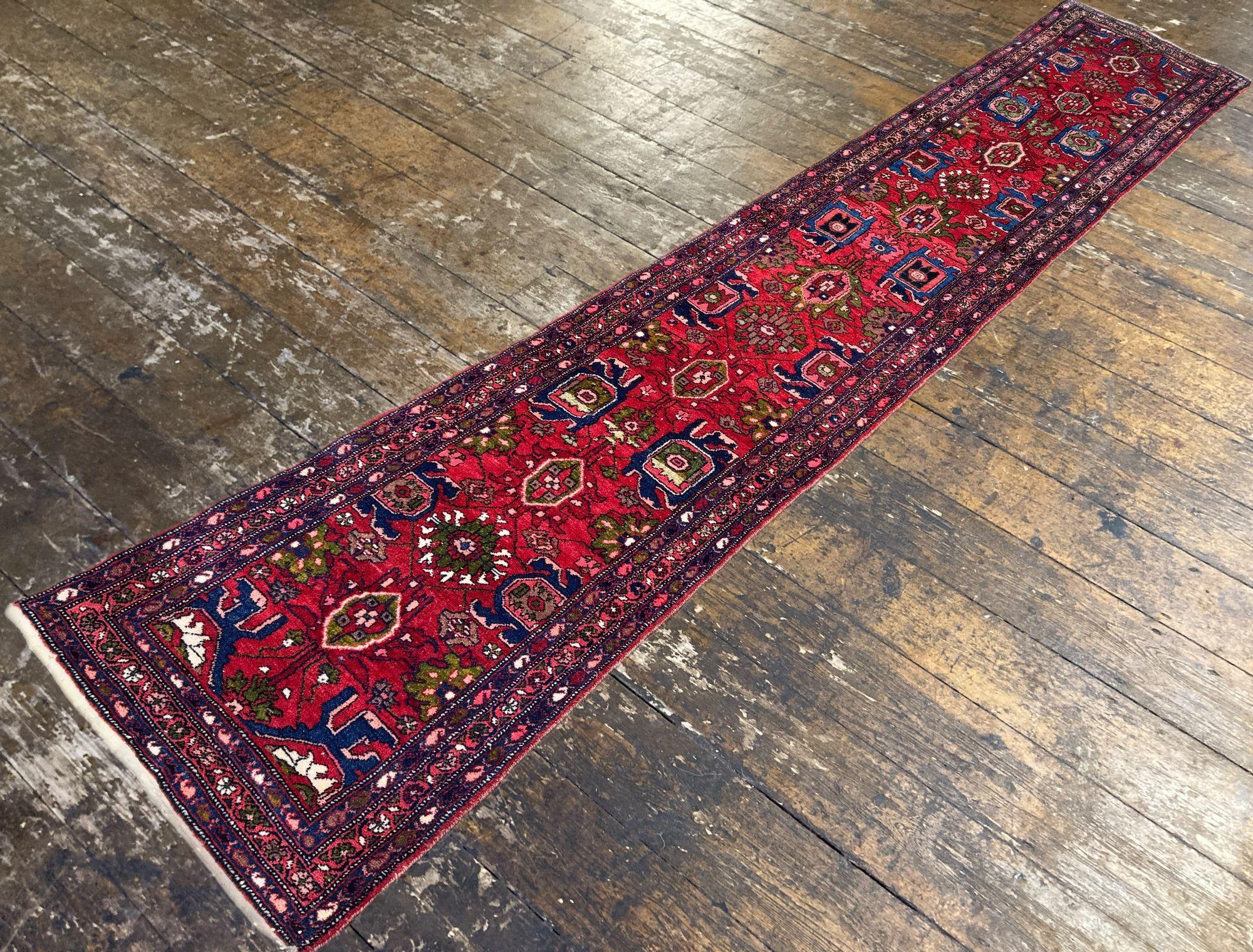 Antiker Hamadan-Läufer, 4,04 m x 0,84 m, antik im Angebot 1