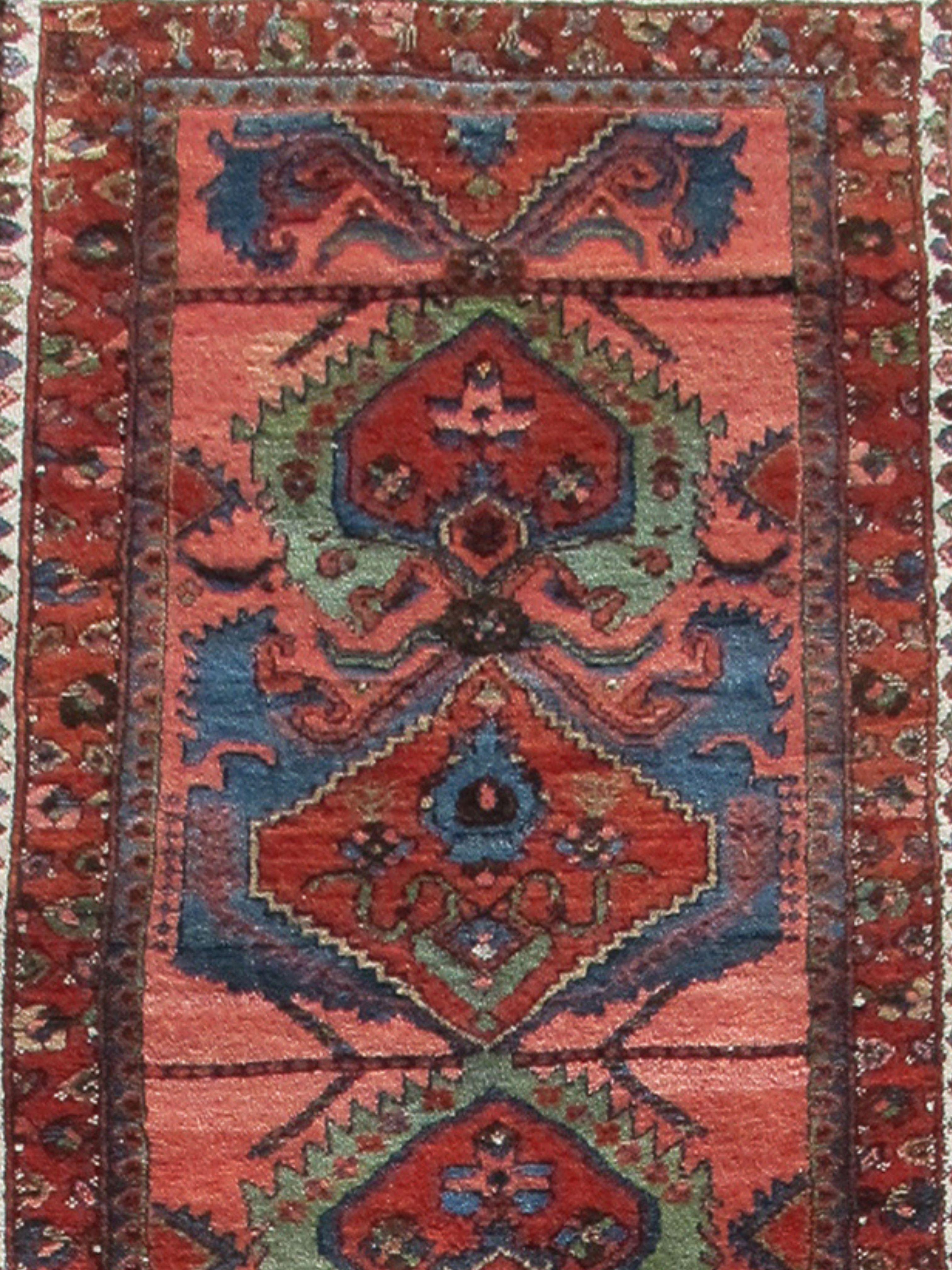 Perse Coureur antique de Hamadan, fin du 19e siècle en vente