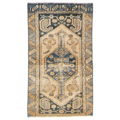 Antiker Hamadan-Stammes-Wollteppich in Blau und Beige