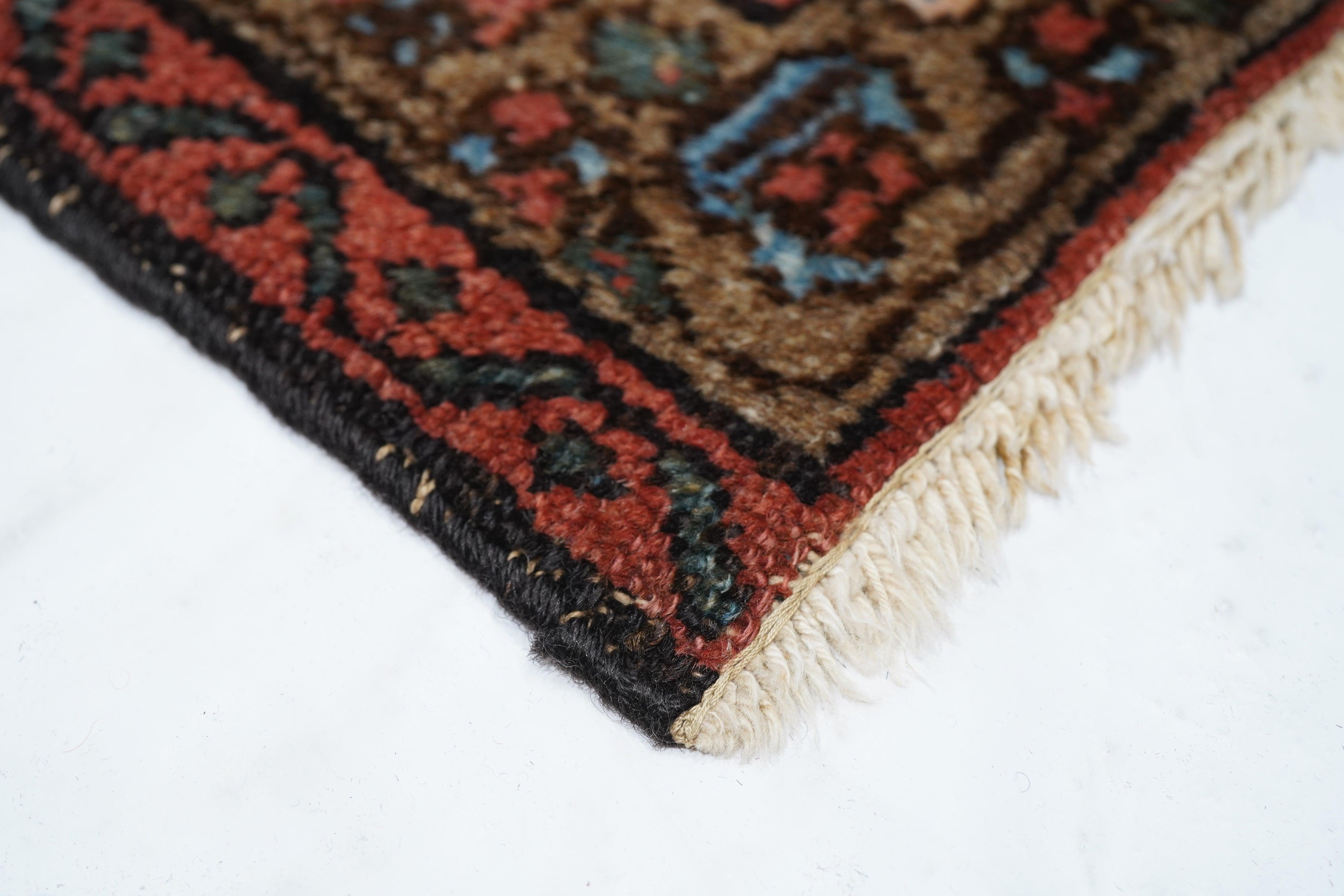 Antique Hamedan Rug In Good Condition For Sale In New York, NY