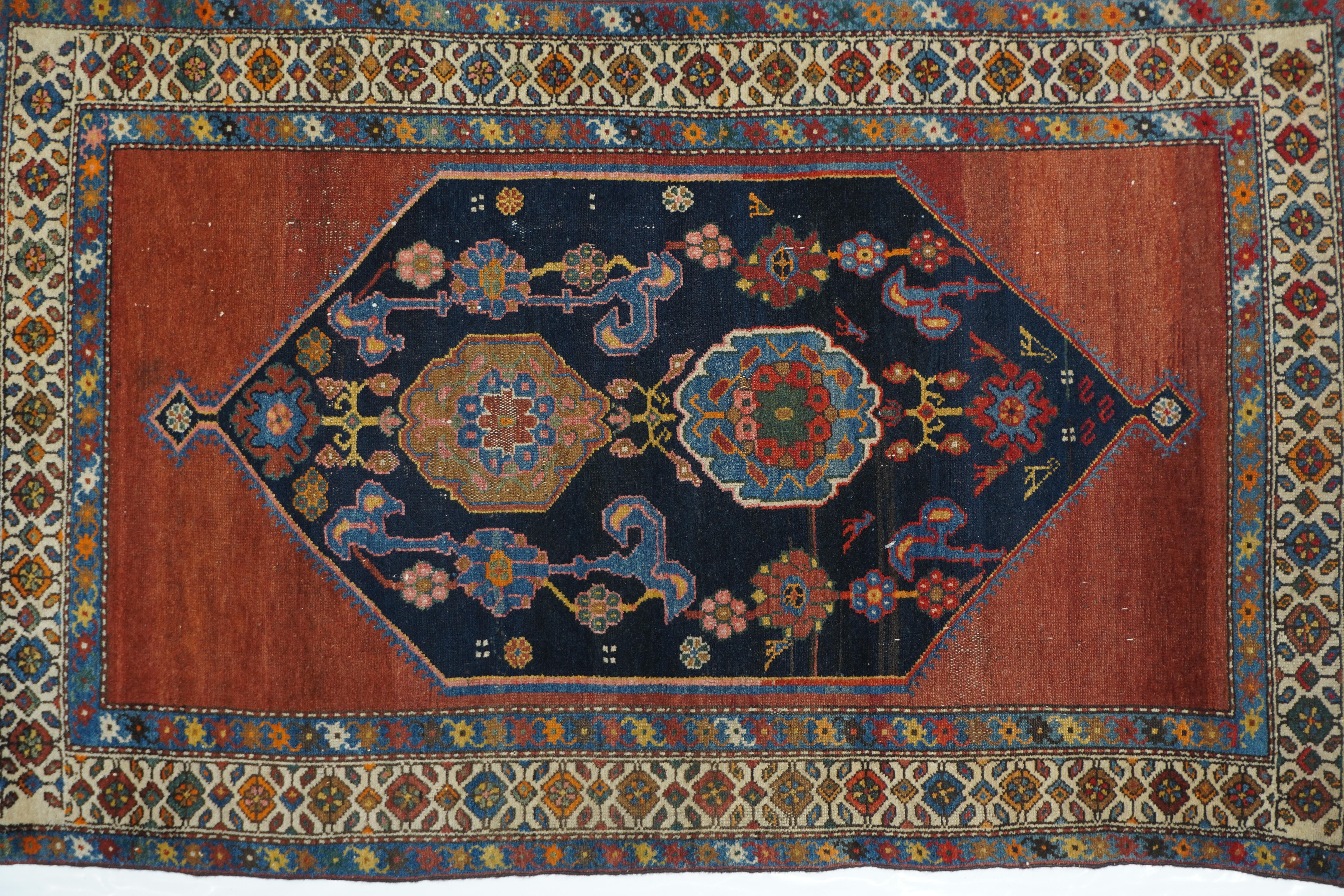 Antiker Hamedan-Teppich 4'1'' x 5'7'' (Persisch) im Angebot