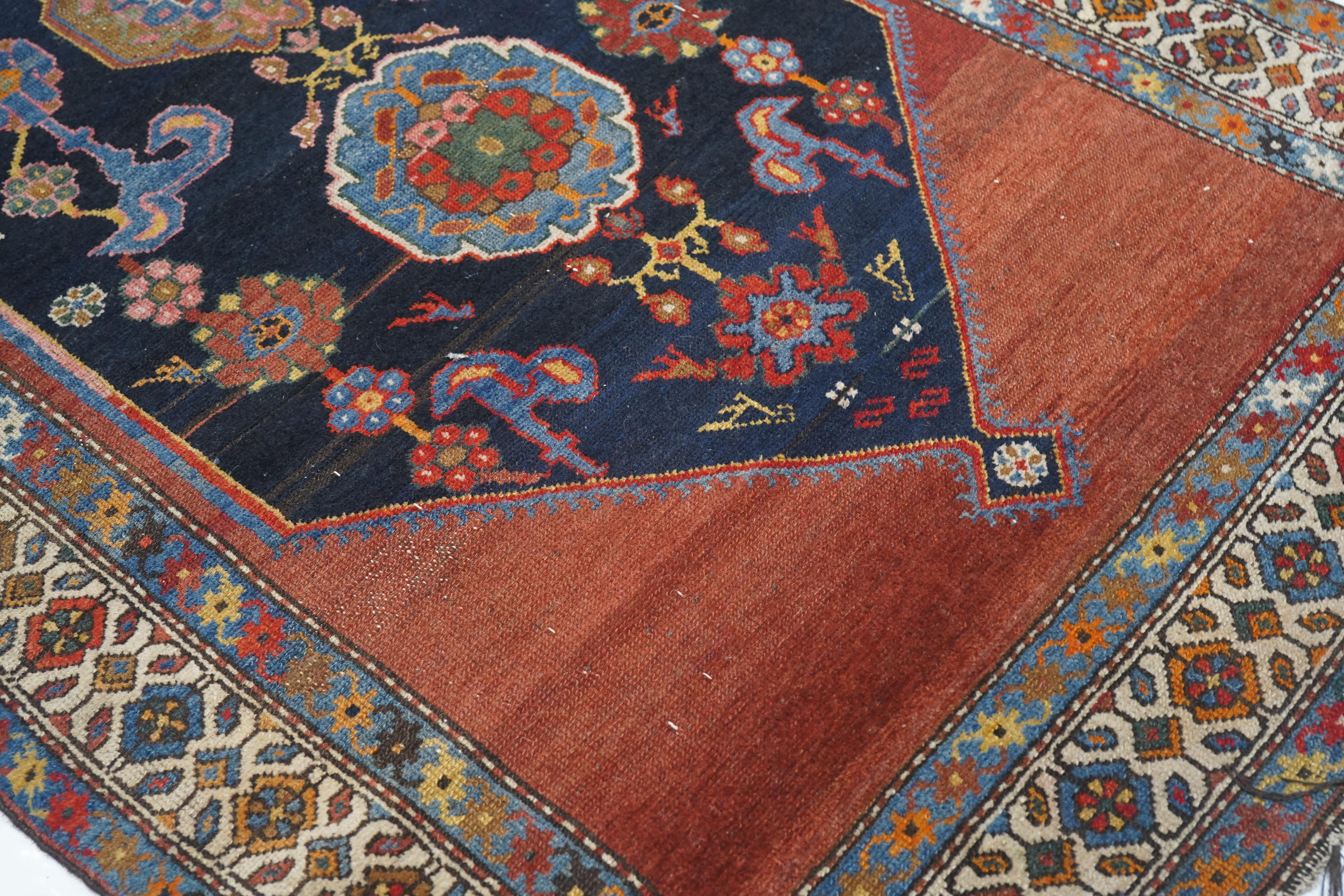 Antiker Hamedan-Teppich 4'1'' x 5'7'' (Wolle) im Angebot