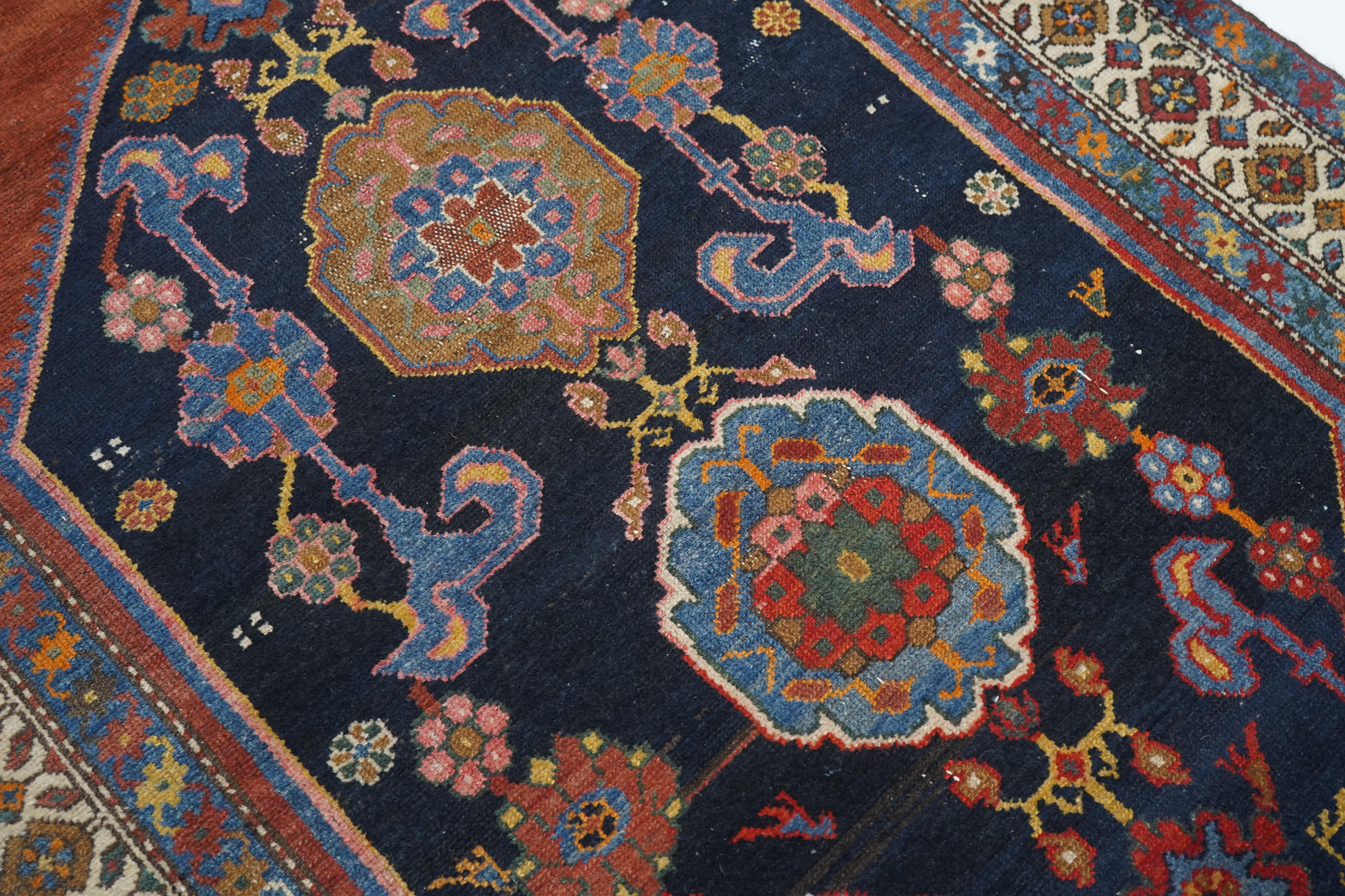 Antiker Hamedan-Teppich 4'1'' x 5'7'' im Angebot 2
