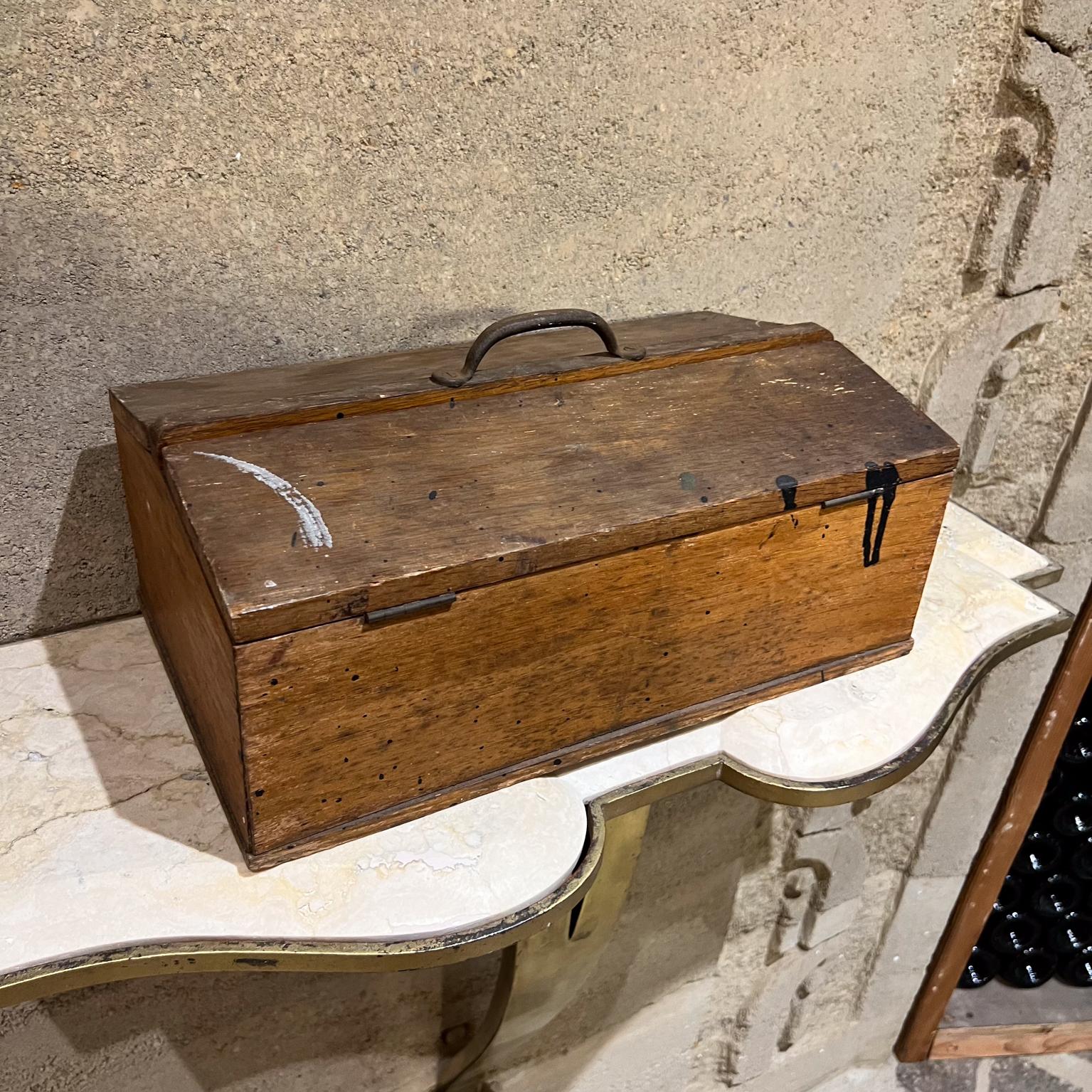Caja de herramientas antigua de roble macizo Hammacher Schlemmer & Co NY Rústico en venta