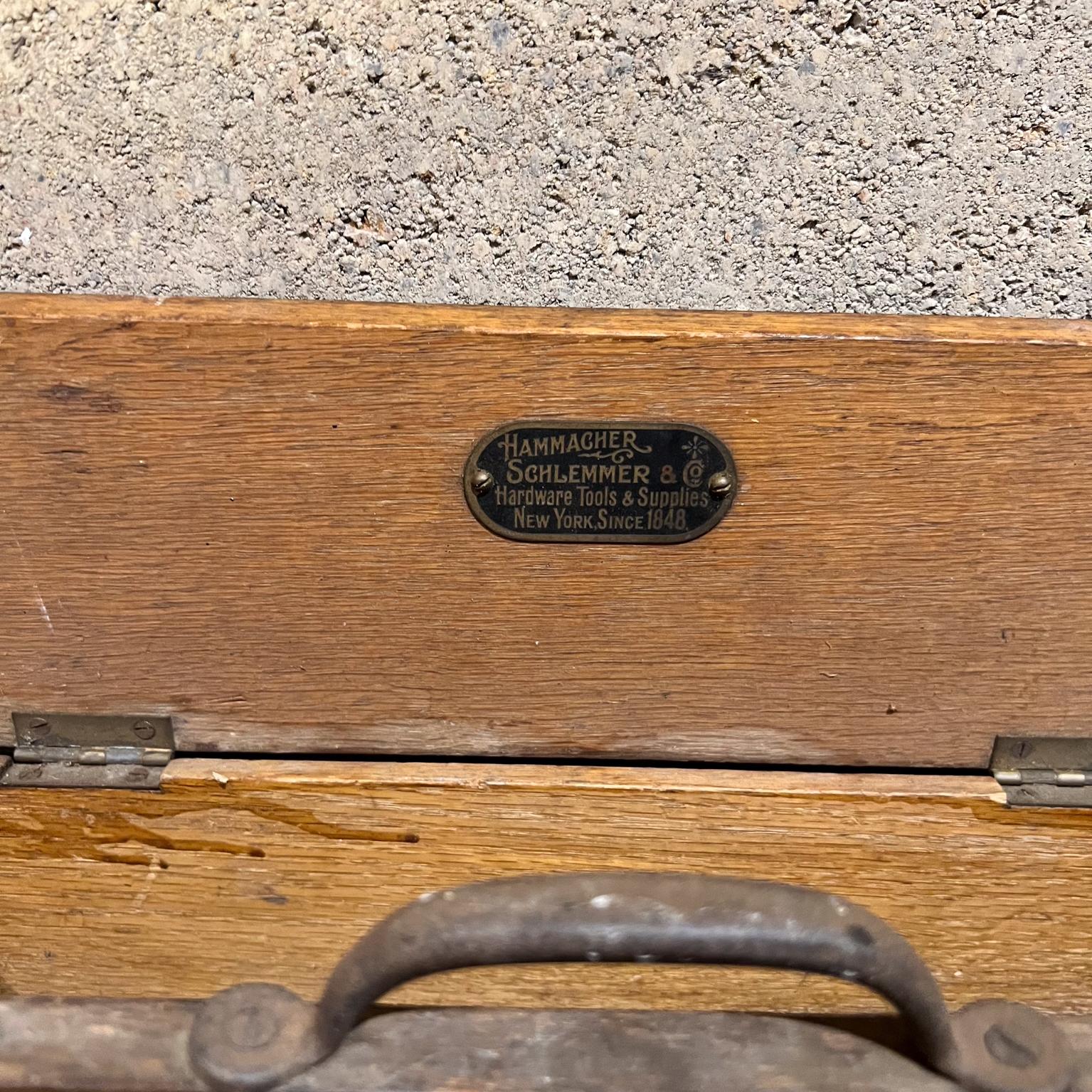 Caja de herramientas antigua de roble macizo Hammacher Schlemmer & Co NY Estadounidense en venta