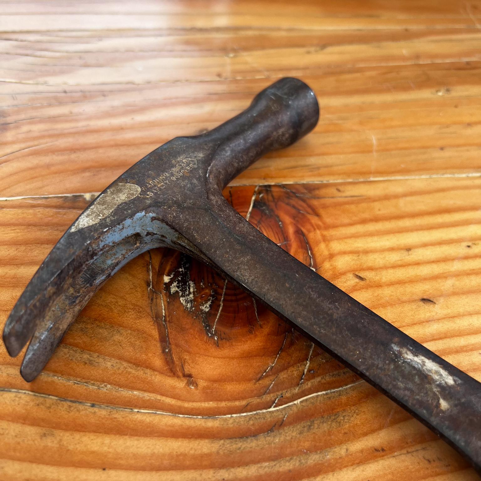 Antiker Vintage-Hammer mit geschmiedetem Eisengriff und Lederumwicklung im Zustand „Starke Gebrauchsspuren“ in Chula Vista, CA