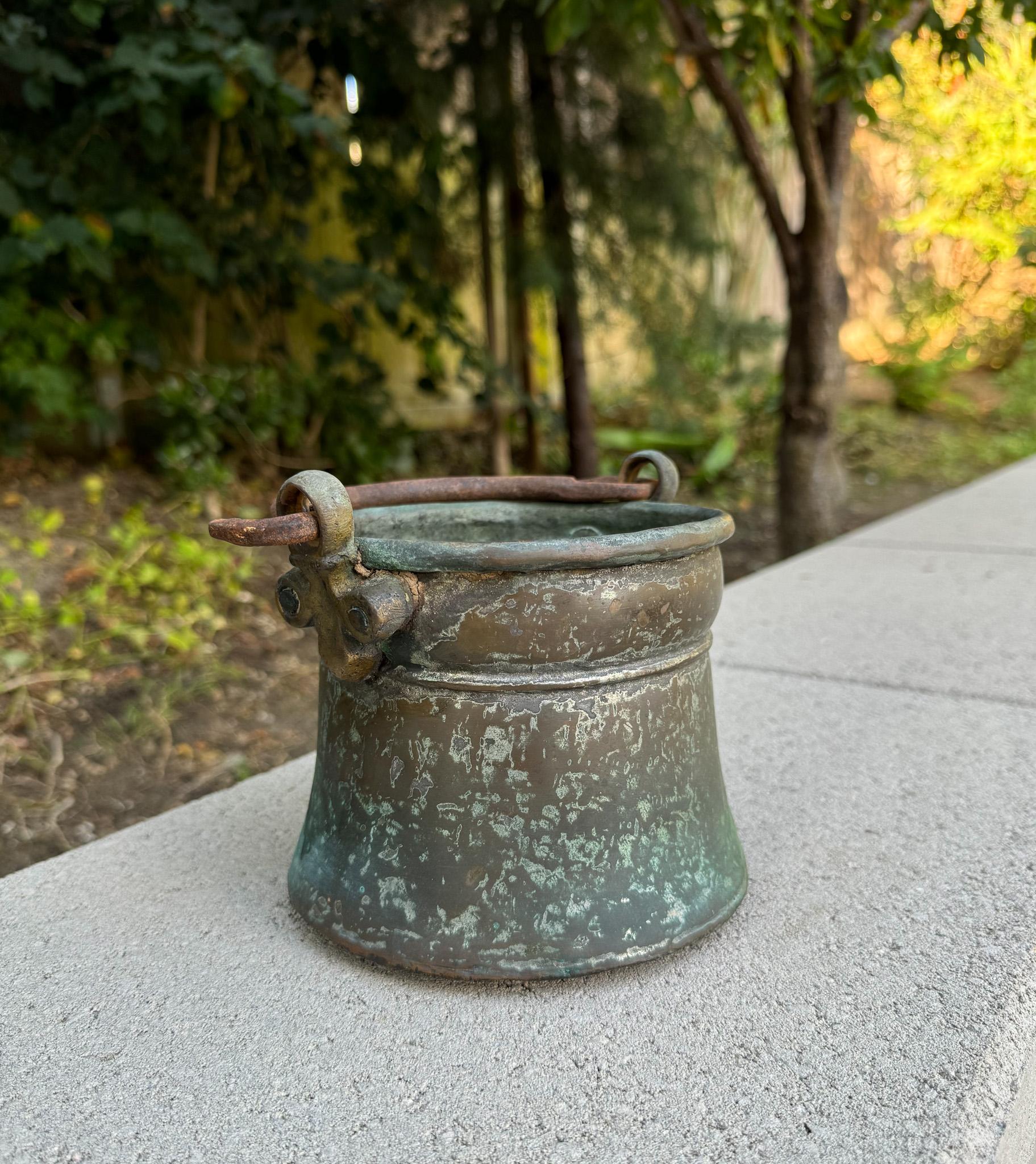 Antique Hammered Copper Cauldron Pot,  Early 20th Century.  Beautiful natural patina. 