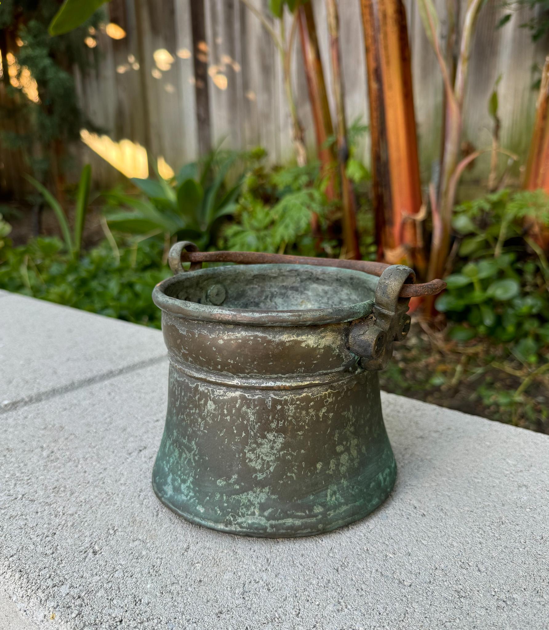 Antique Hammered Copper Cauldron,  Early 20th Century In Good Condition In San Juan Capistrano, CA