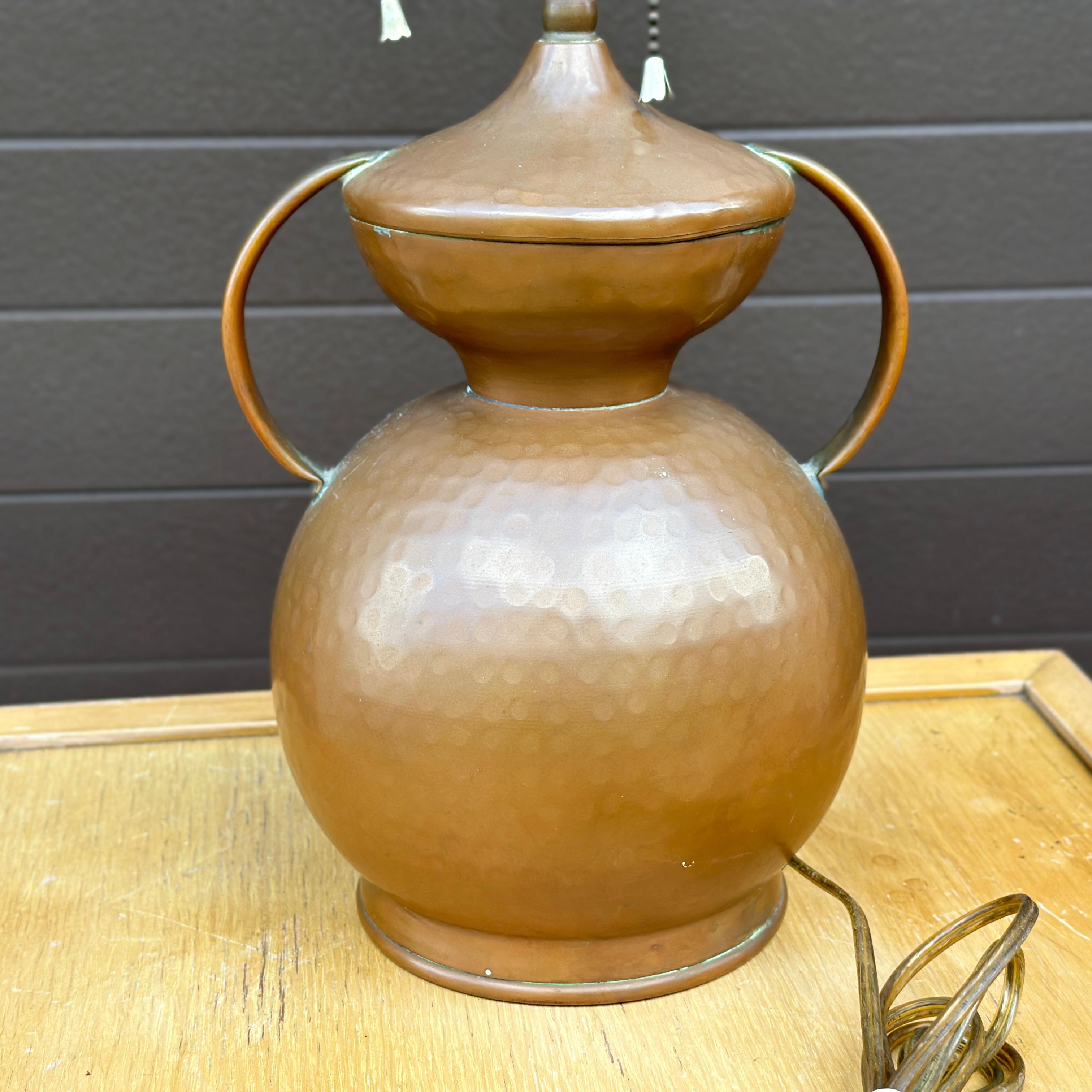 Antique Hammered Copper Urn Double Socket Table Lamp For Sale 4