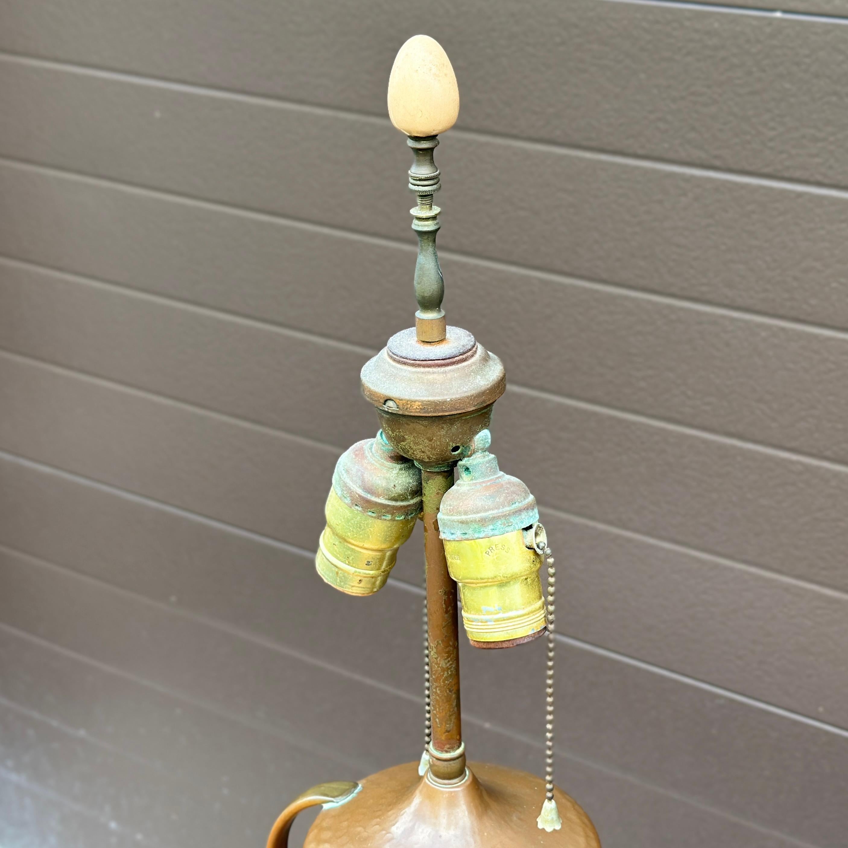 Antique Hammered Copper Urn Double Socket Table Lamp For Sale 1