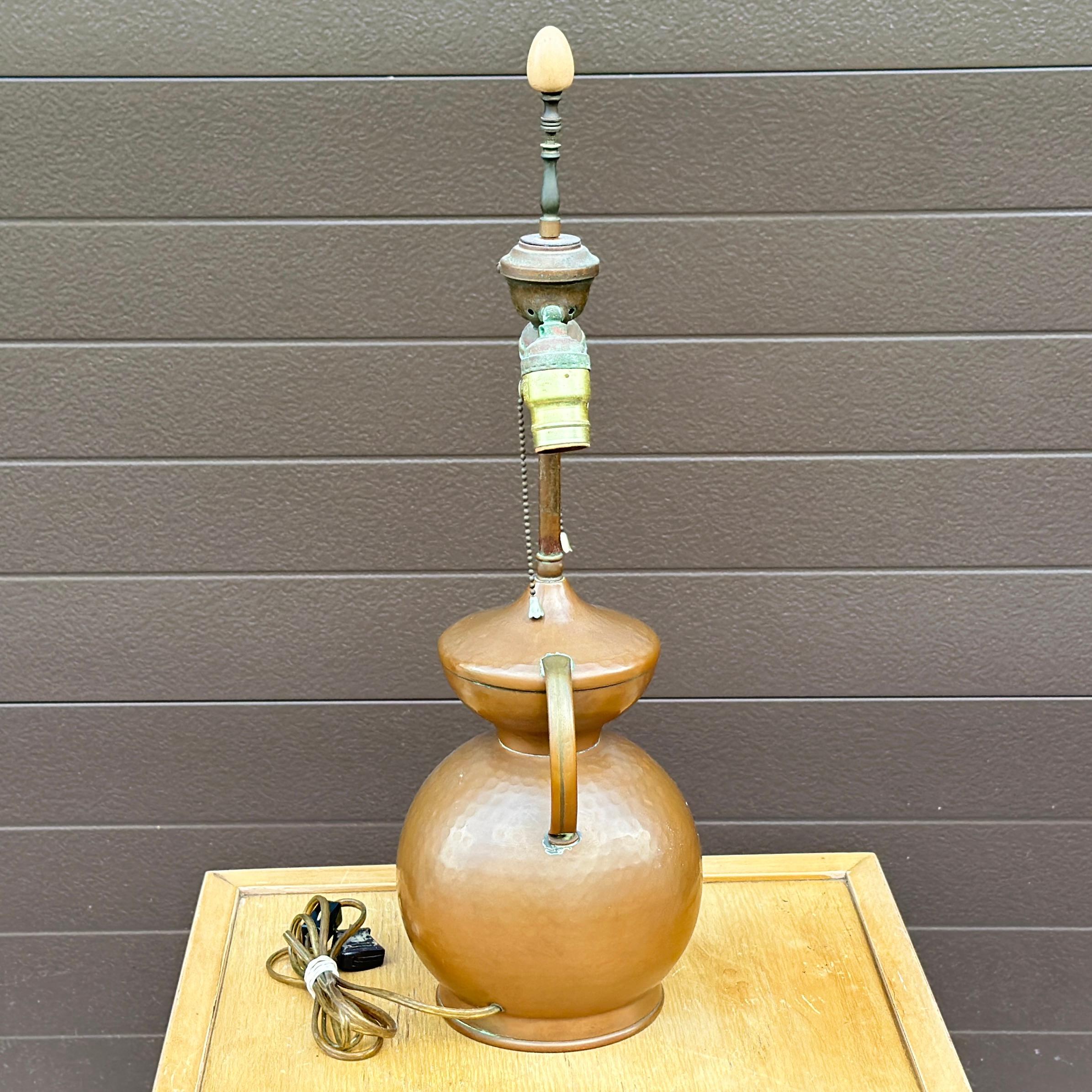 Antique Hammered Copper Urn Double Socket Table Lamp For Sale 2